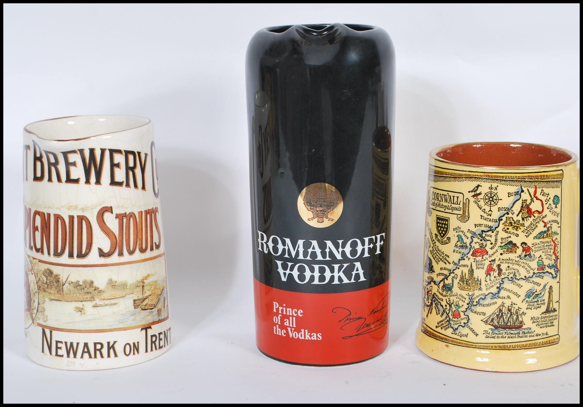 Breweriana  - A collection of vintage ceramic advertising point of sale public house water jugs to - Bild 2 aus 6