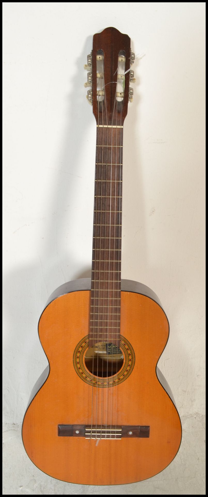 A twelve string acoustic guitar by B & M Maverick of typical form having chrome tuning pegs and - Bild 7 aus 10