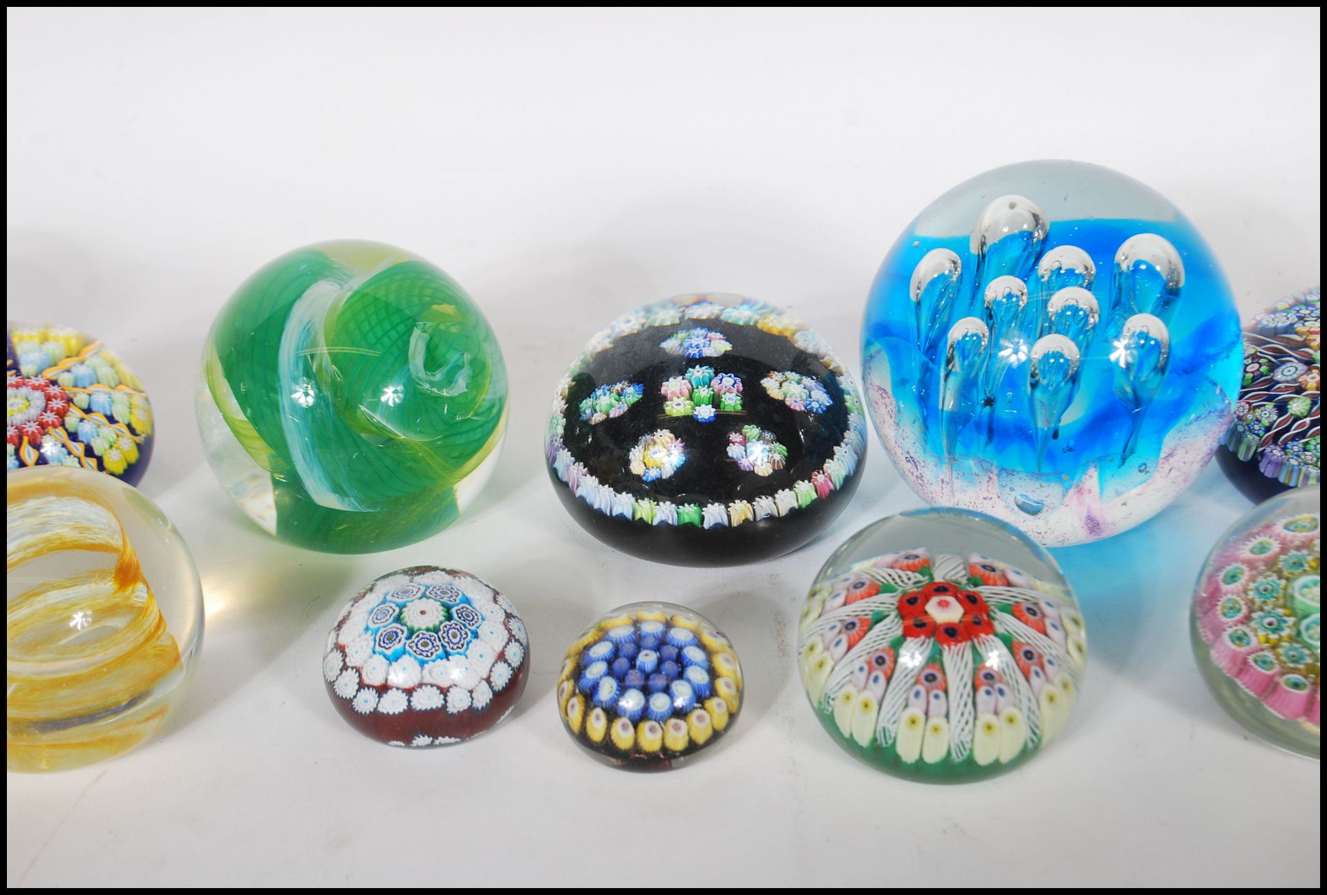 A good collection of retro vintage 20th Century studio art glass paperweights including Caithness, - Bild 3 aus 5