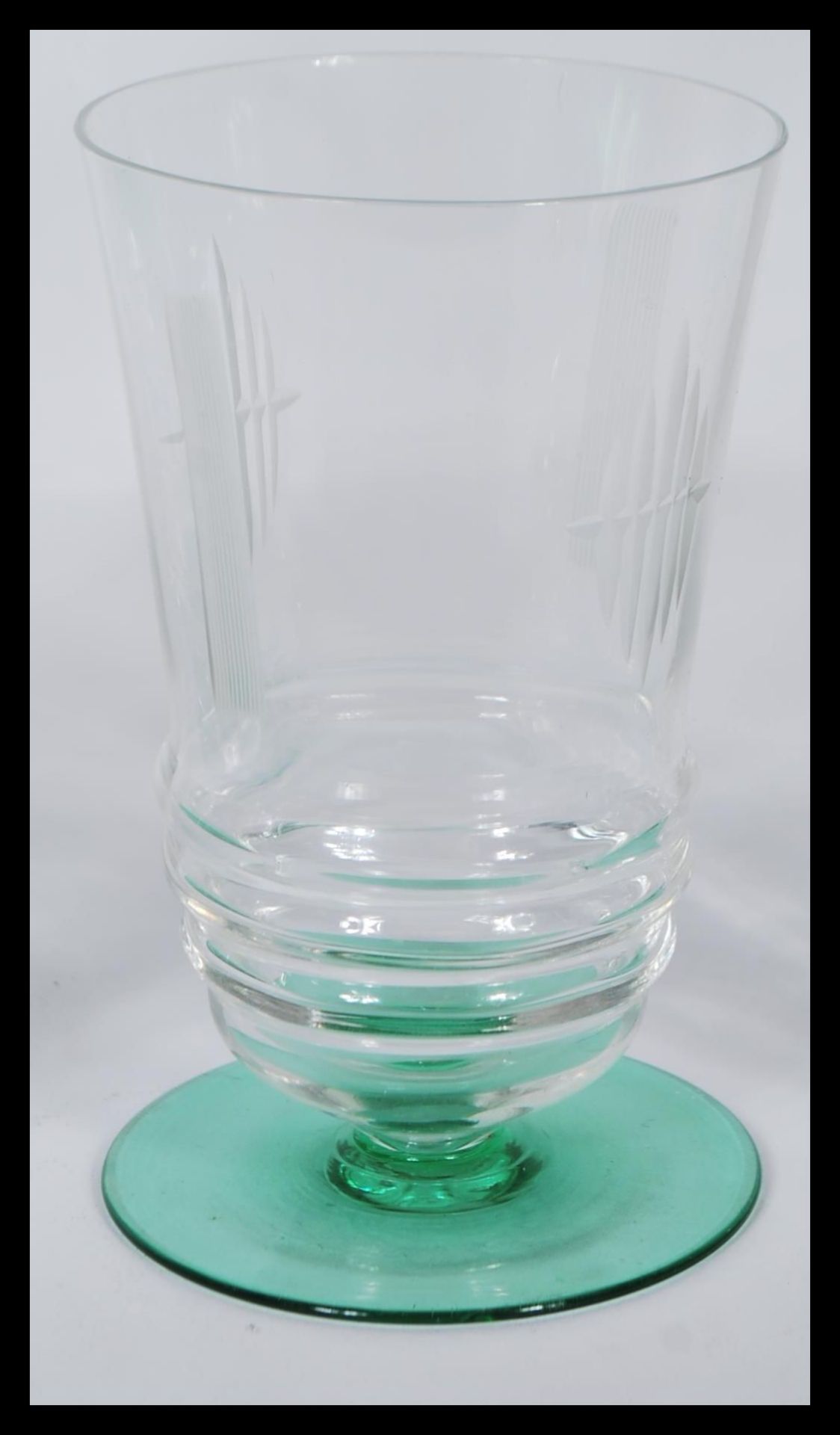 A early 20th Century Art Deco glass lemonade set having etched detailing with green circular - Image 5 of 7