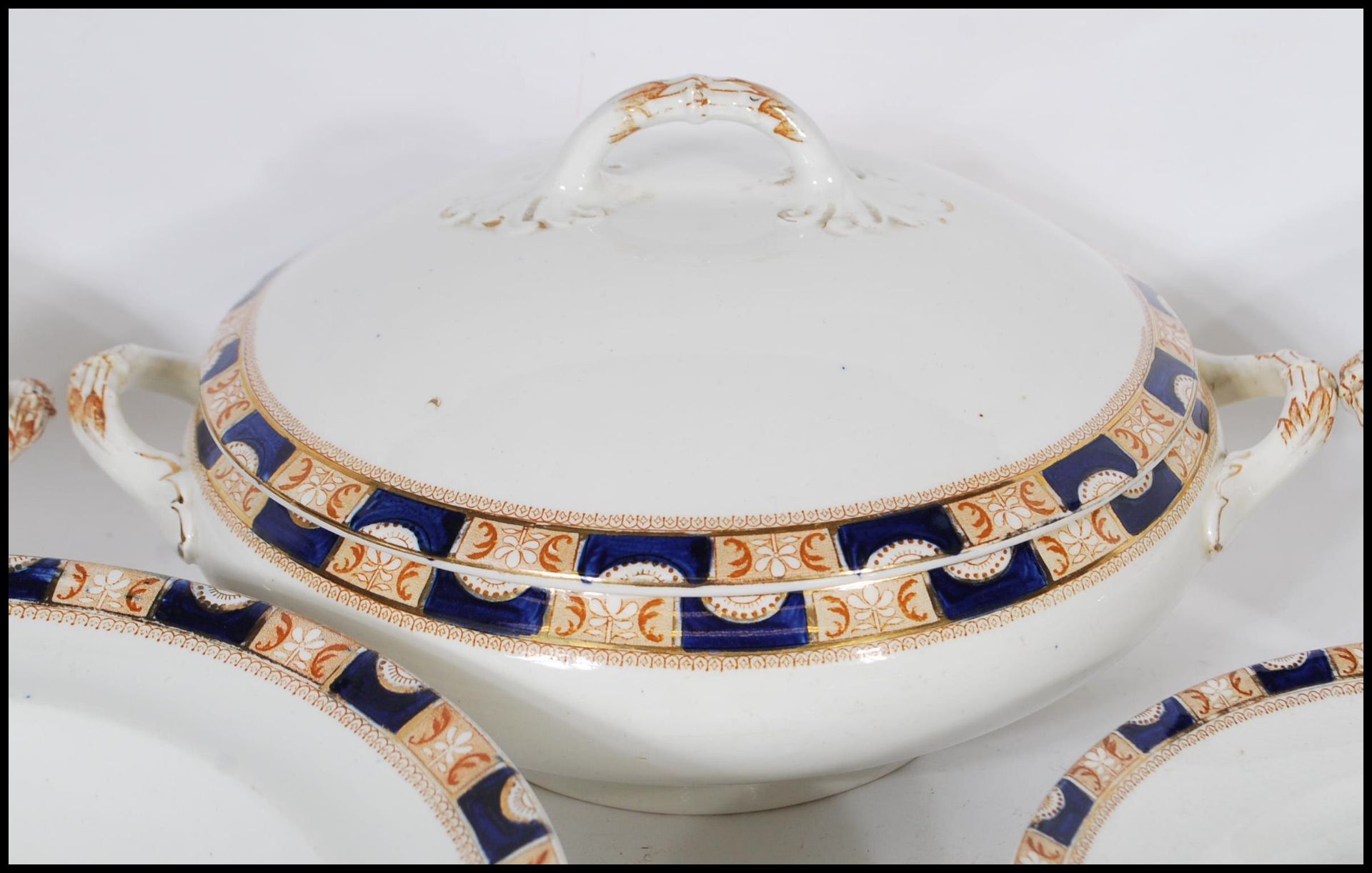 A 19th Century dinner service by Pountney and Co Ltd Bristol 1750 in the Cromer pattern having - Bild 12 aus 15