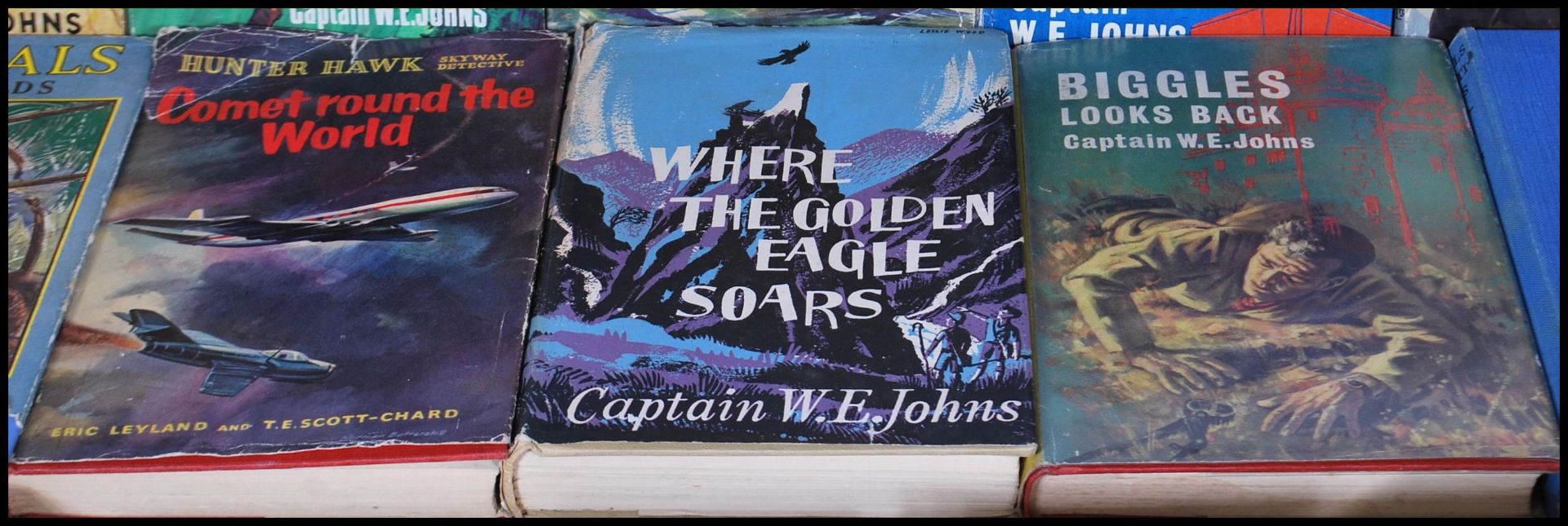 A collection of Captain W.E.Johns hardback books mostly Biggles 1st Editions to include Biggles - Bild 6 aus 17