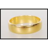 A hallmarked 22ct gold wedding band ring of typical form. Hallmarked Sheffield 1992. Weight 4.1g.