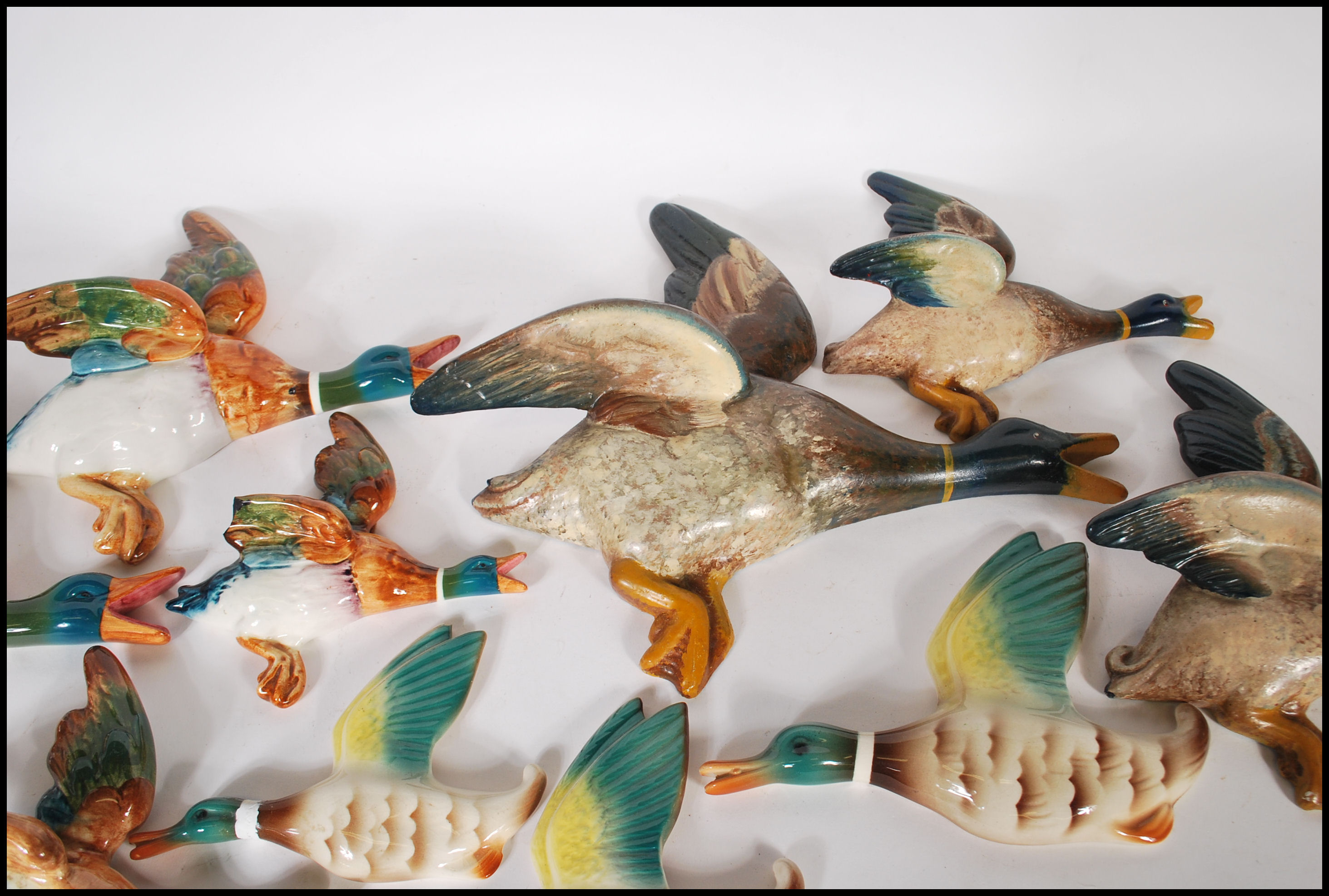 A collection of vintage ceramic duck wall plaques - Image 5 of 10