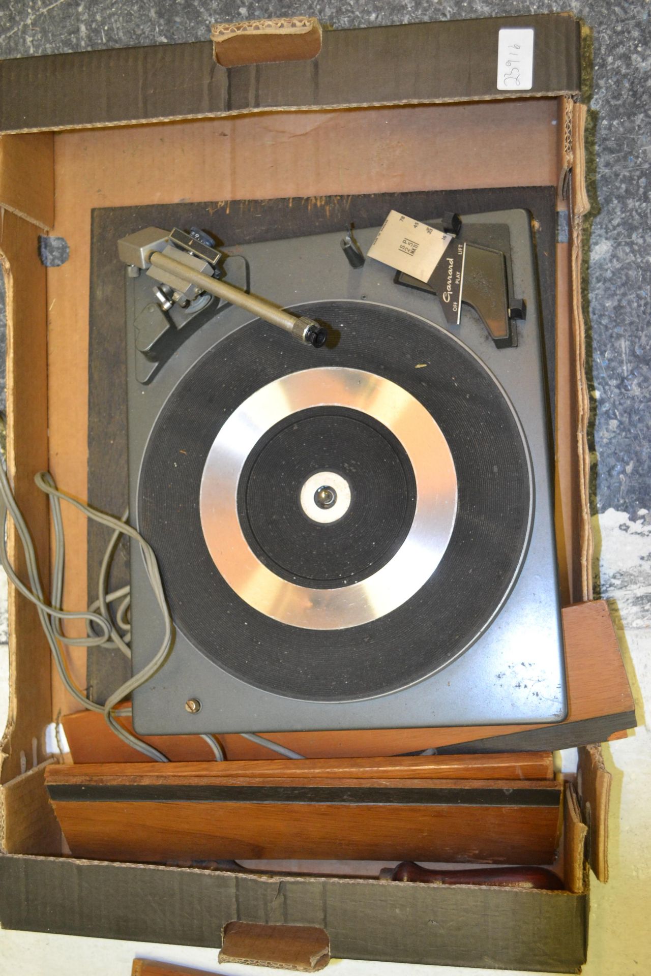 A vintage 20th Century teak cased Garrard belt drive SP 25 MK V, teak case with smoked perspex lid. - Bild 5 aus 5