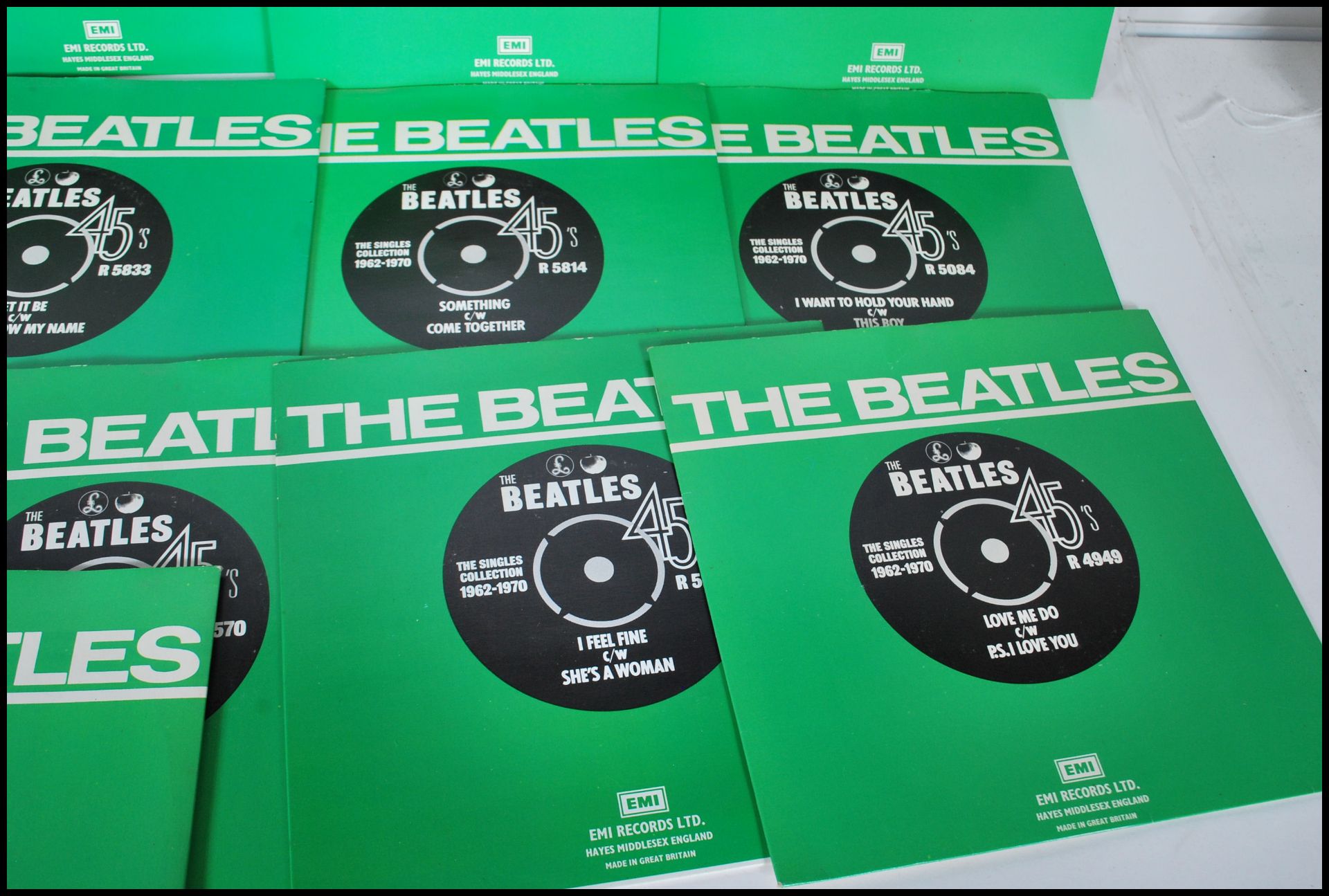 The Beatles Collection - Singles 7 inch 45 RPM 1962-1970 in a cardboard leatherette case with gilt - Bild 5 aus 9