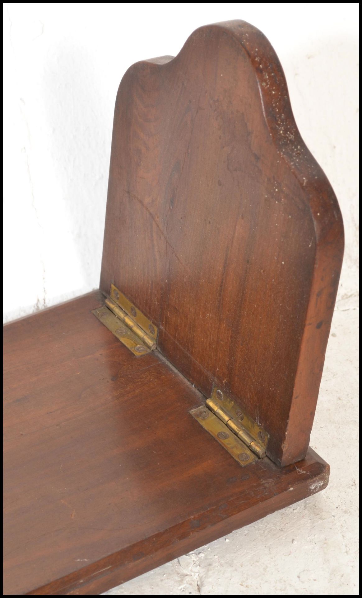 An early 20th Century large metamorphic mahogany book trough of simple form, single shelf with - Bild 3 aus 4