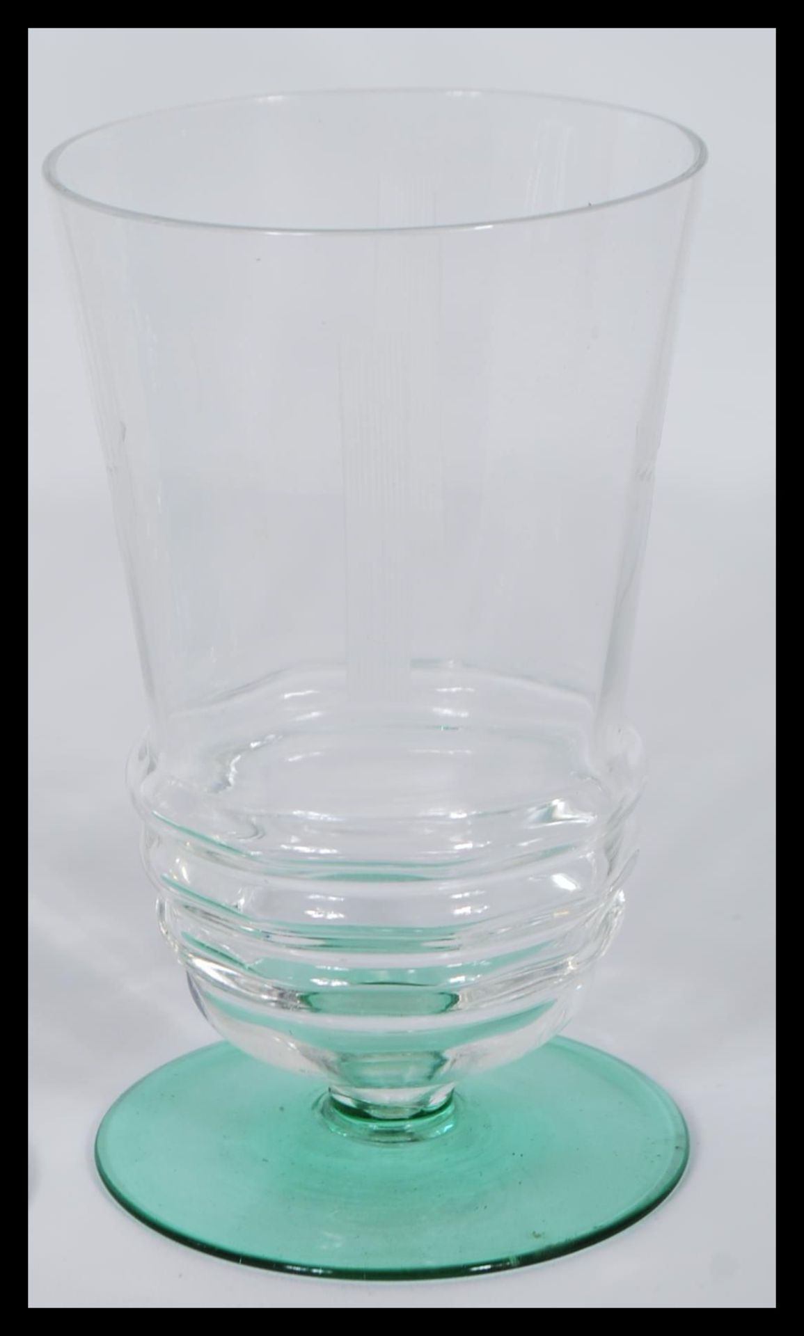 A early 20th Century Art Deco glass lemonade set having etched detailing with green circular - Image 6 of 7