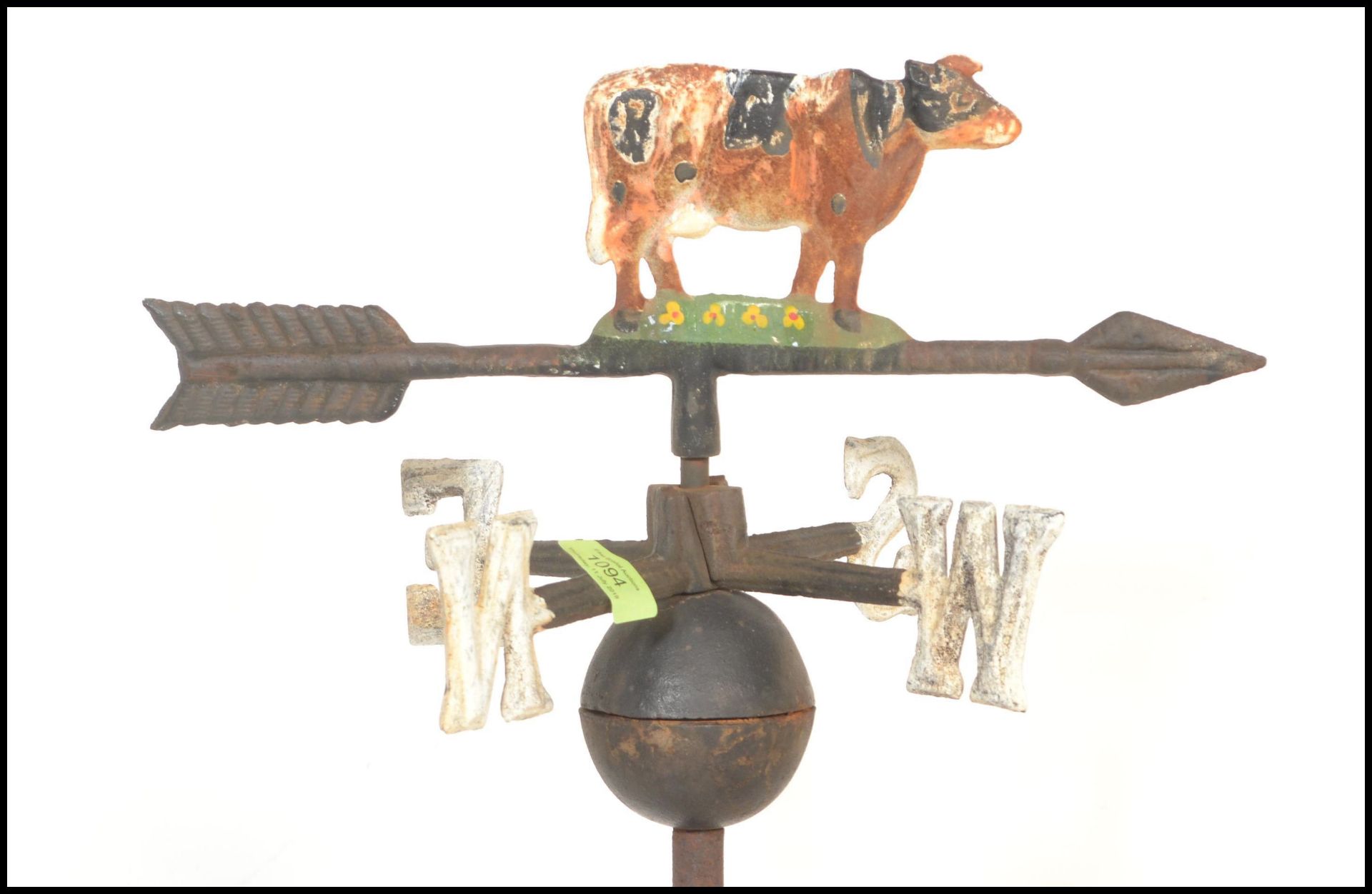 A vintage 20th Century cast iron painted weather vain being floor standing with quadruped weight - Image 2 of 4