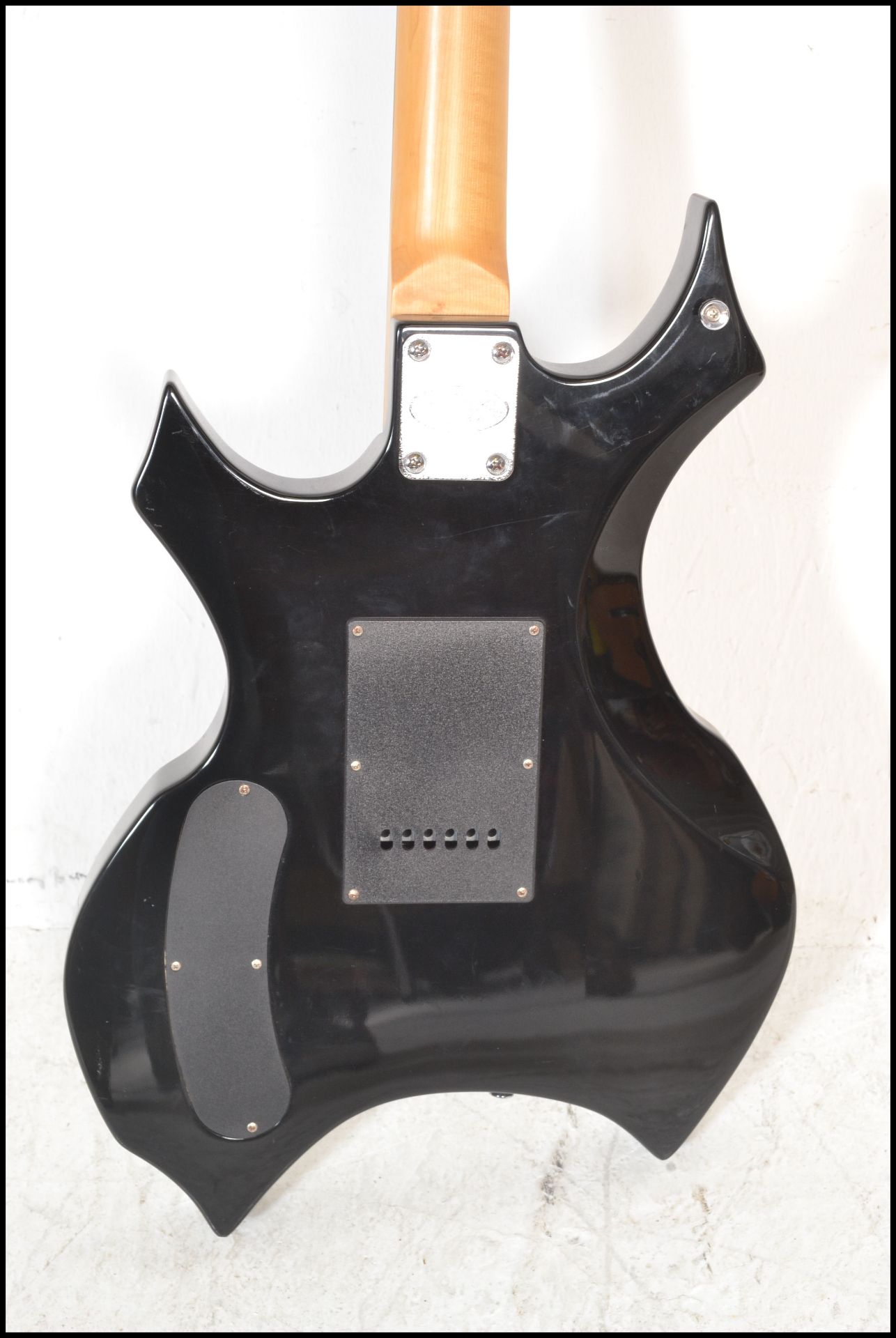 A heavy metal style six string electric guitar made by Stagg, finished in black having having chrome - Bild 5 aus 5