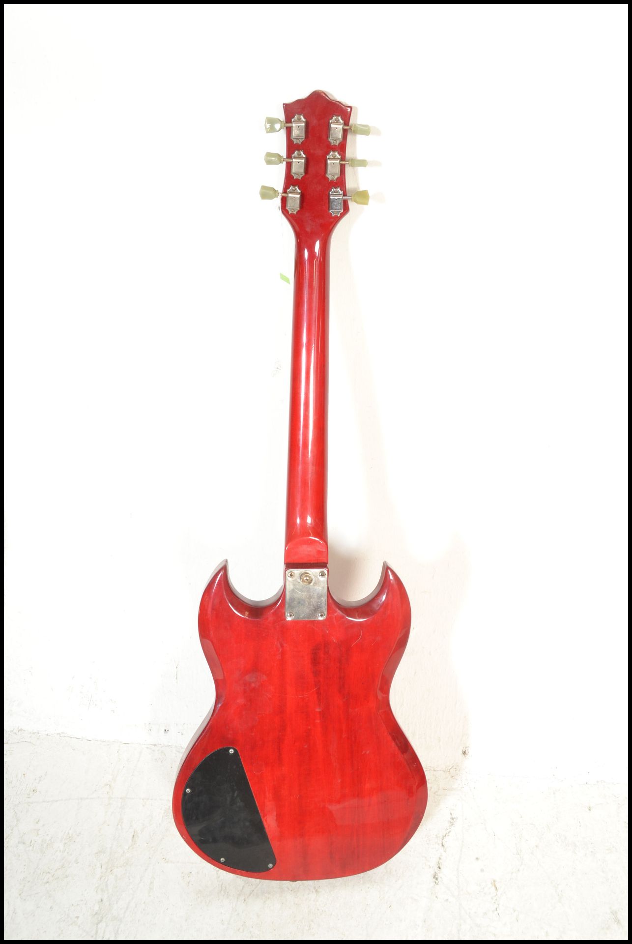 A Gibson SG style six string electric guitar by Co - Bild 4 aus 4