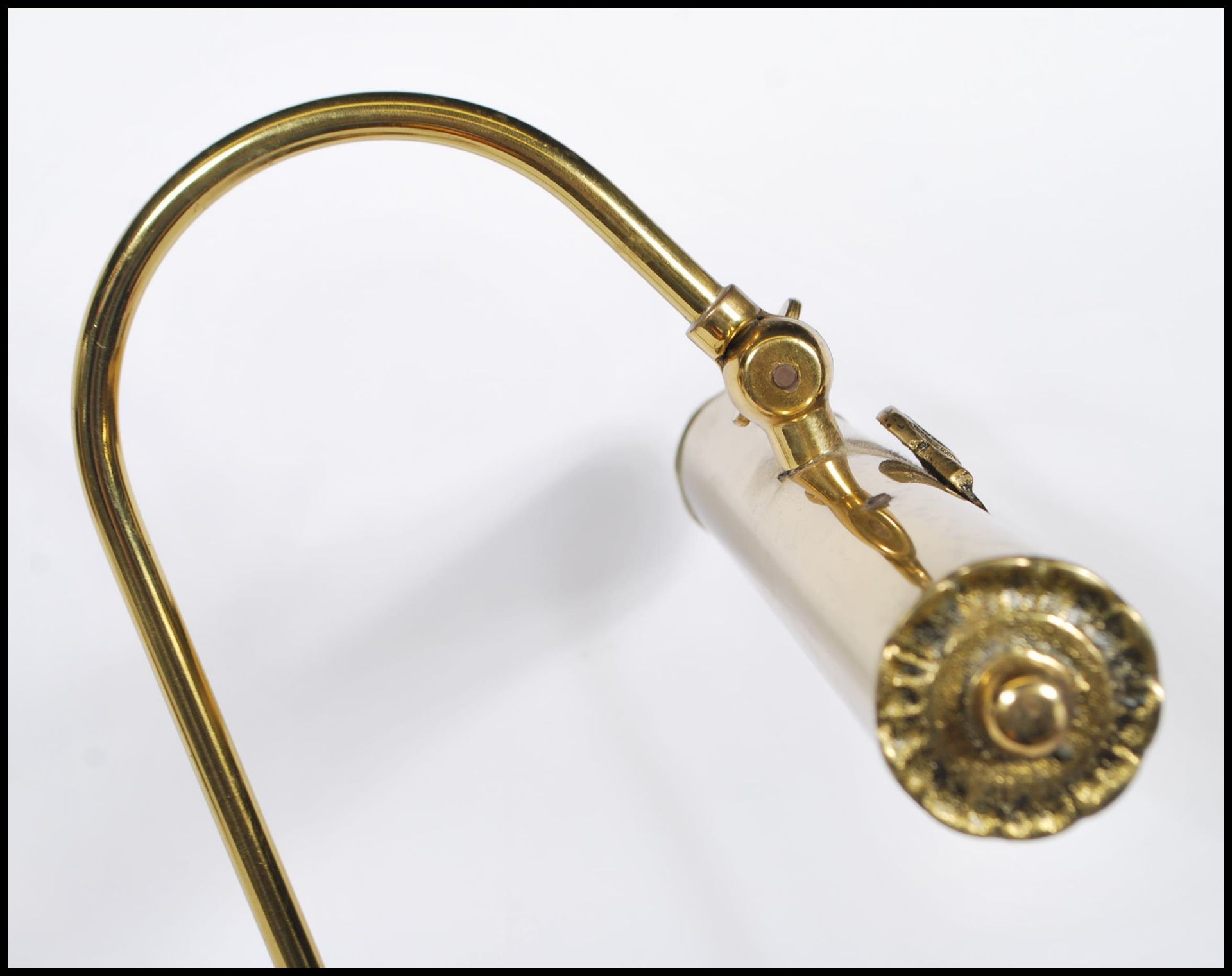 An 20th century brass bankers lamp, having a floral ornamental body and cylindrical shade. - Bild 6 aus 7