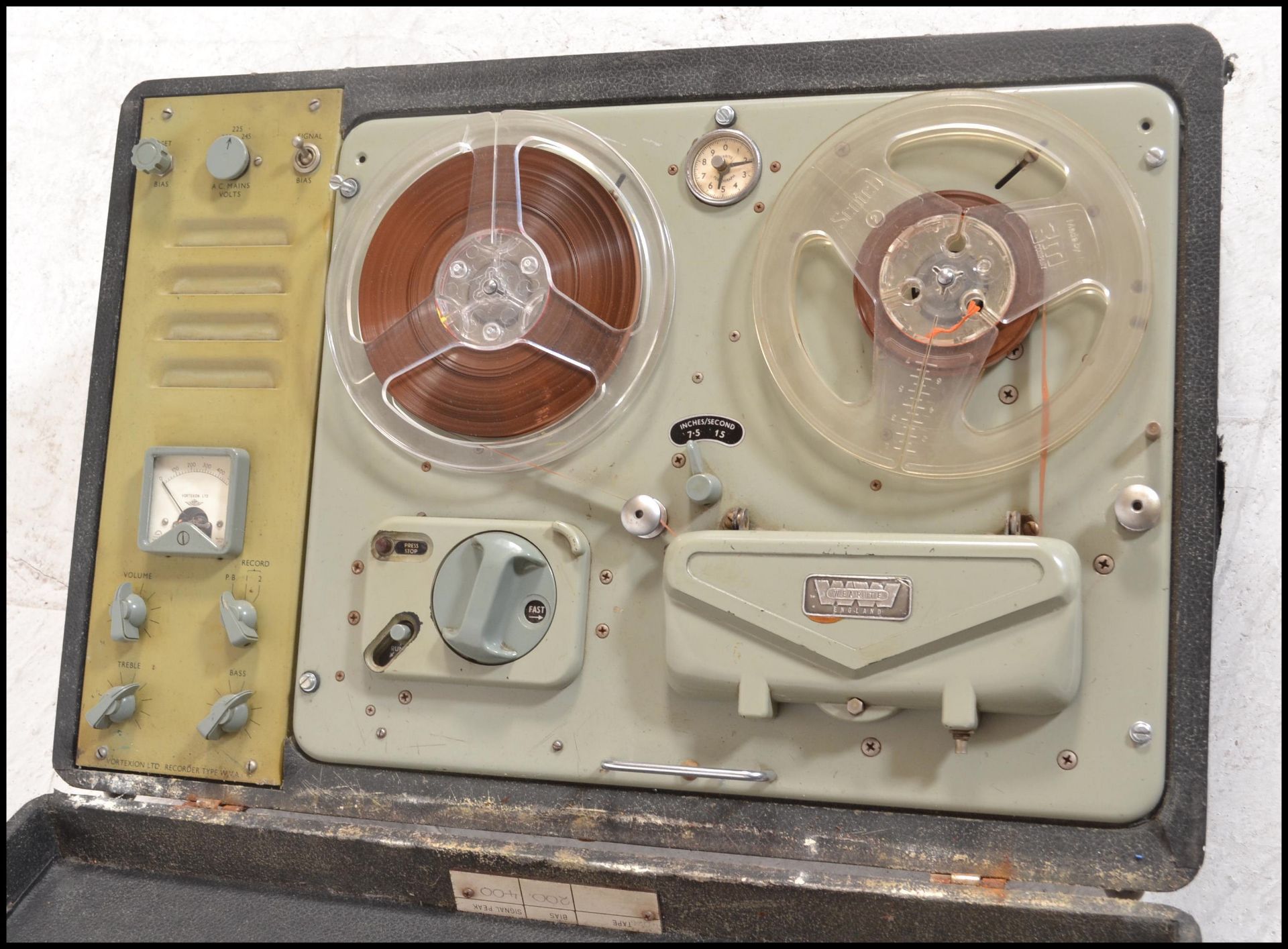 A vintage mid 290th Century Vortexion Type WVA Ferrograph Wearite  valve reel to reel tape recorder, - Bild 4 aus 5