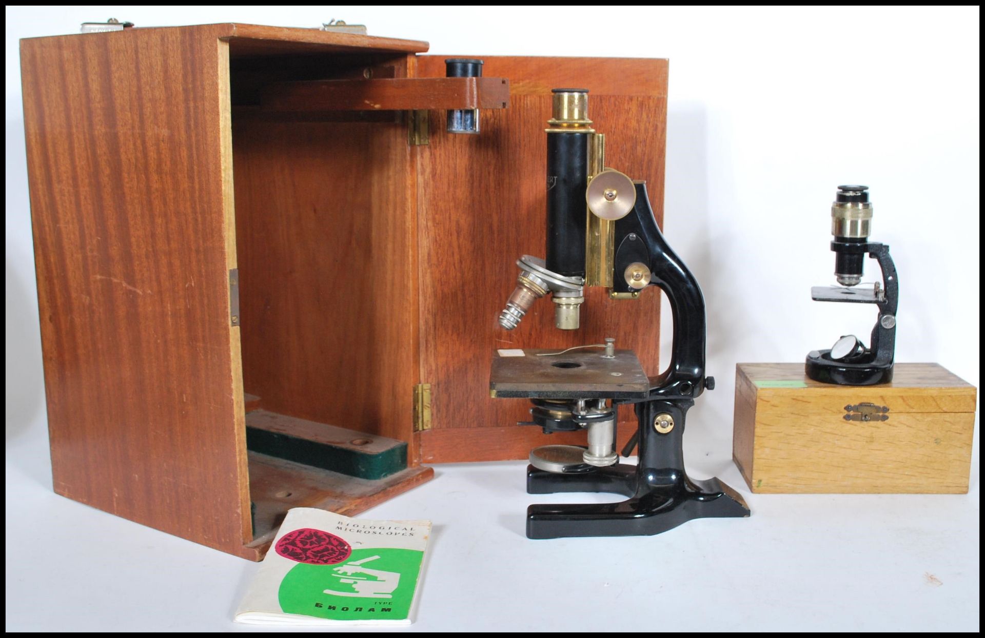 A 20th Century microscope by Reichert Austria No. 80044, being stamped to verso, in a fitted case. - Image 2 of 9