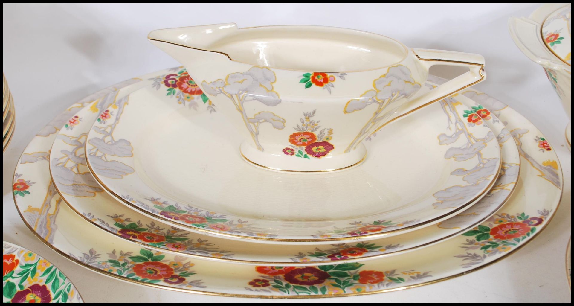 A early 20th Century 1930's Art Deco part dinner service by Royal Cauldon, having hand painted - Bild 5 aus 8