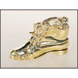 An 18ct gold plated vesta in the form of a shoe with cat atop. The heel of the boot opening on