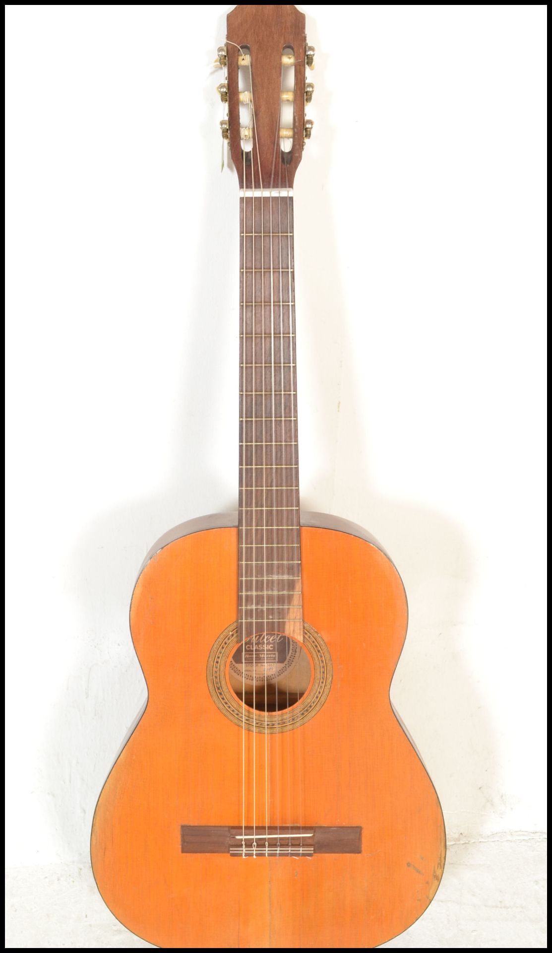 A vintage Dulcet classic six string acoustic guitar model 3057 having a shaped hollow body with - Bild 2 aus 8