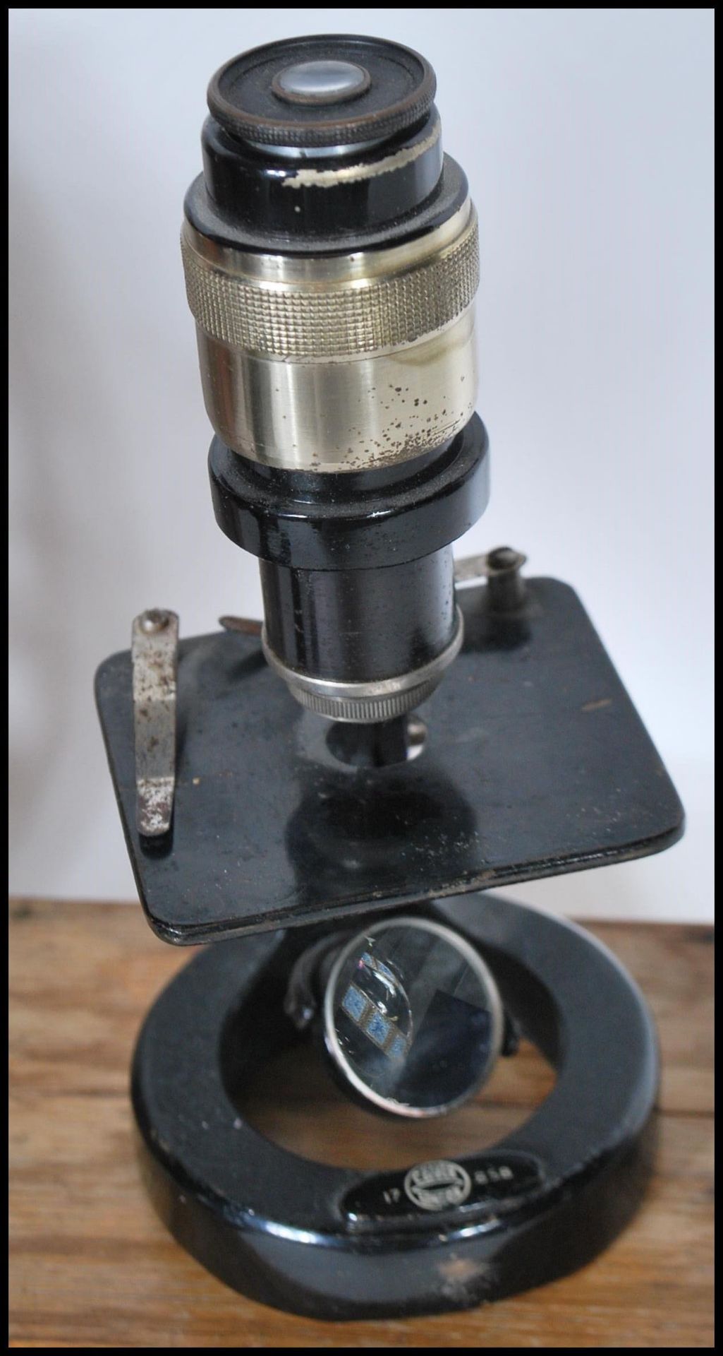 A 20th Century microscope by Reichert Austria No. 80044, being stamped to verso, in a fitted case. - Image 8 of 9