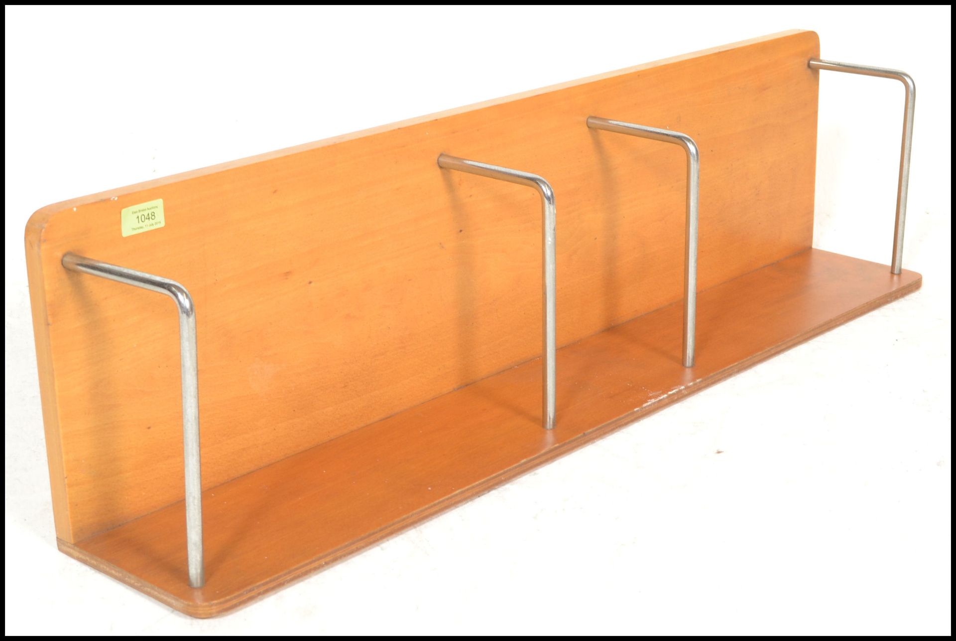 A mid 20th Century retro oak desk tidy / organiser having chrome spacers, stamped to verso for - Bild 3 aus 6