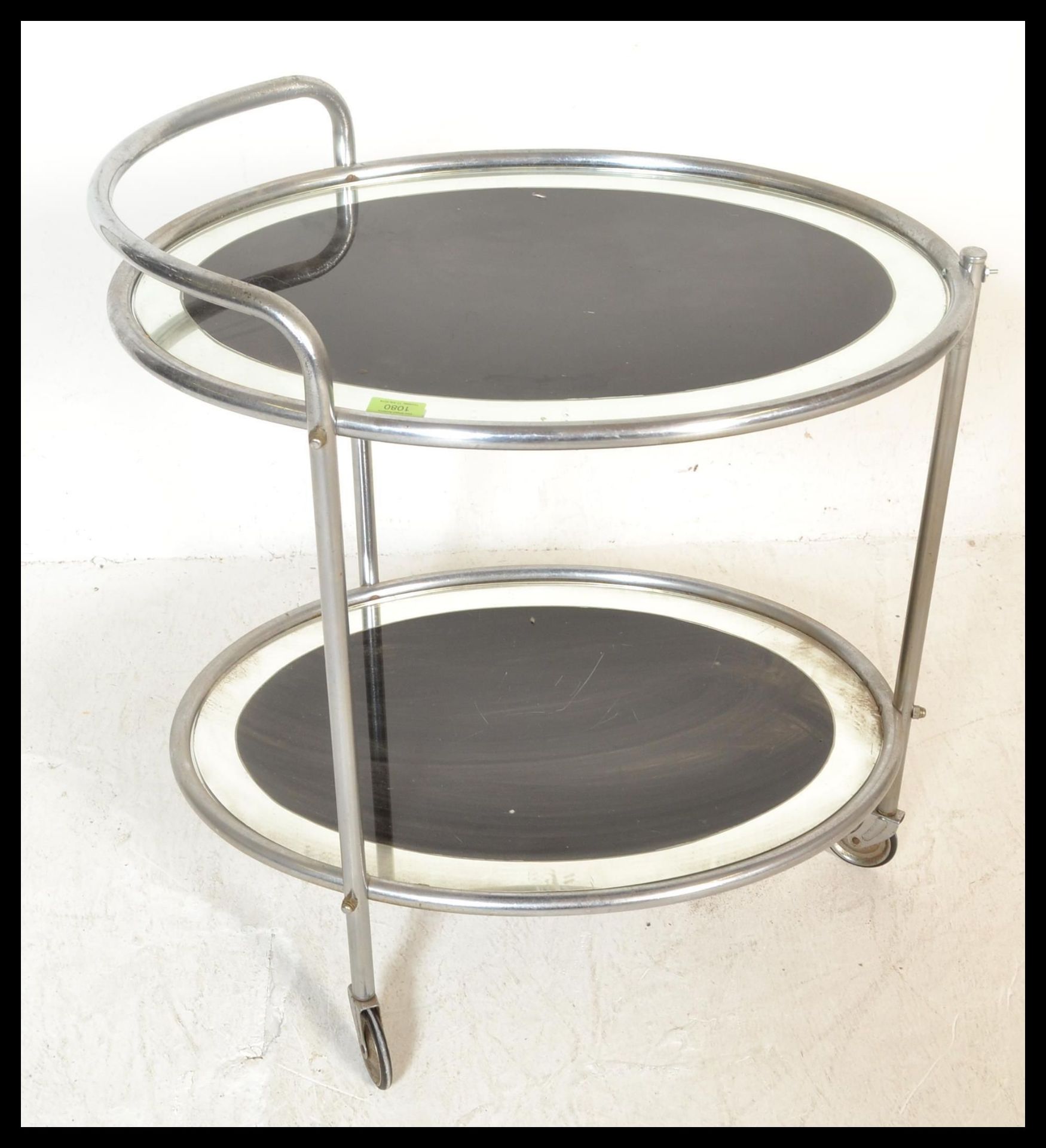An early 20th Century Art Deco chrome and glass two tier drinks trolley. Each panel of oval form - Bild 7 aus 7