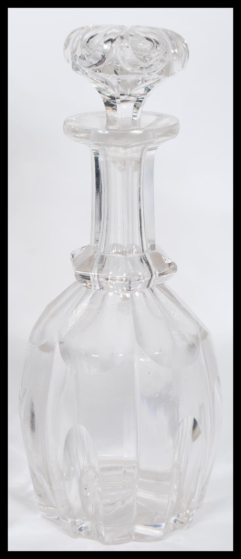 A collection of 20th century decanters to include facet cut, cut glass crystal and other shapes - Bild 7 aus 7