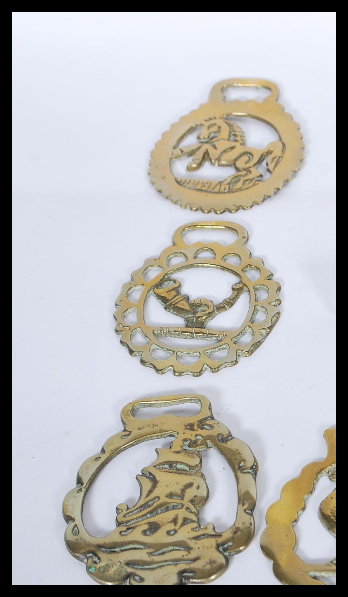 A collection of 20th Century horse brasses to include souvenir badges for Stratford upon Avon, - Bild 11 aus 11