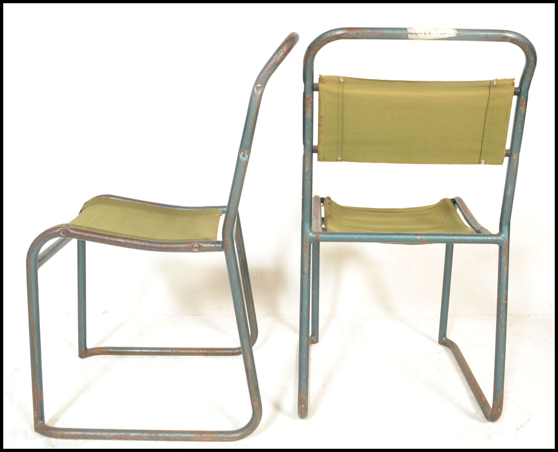 A set of four vintage mid 20th Century metal tubular stacking chairs, original canvas seat pads - Bild 5 aus 7