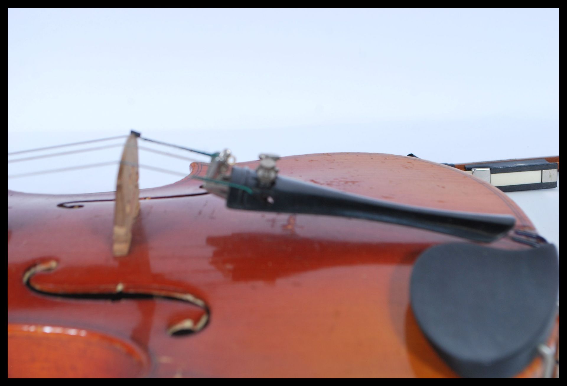 A 20th Century Chinese made student violin musical instrument by Lark contained within fitted case - Bild 5 aus 10