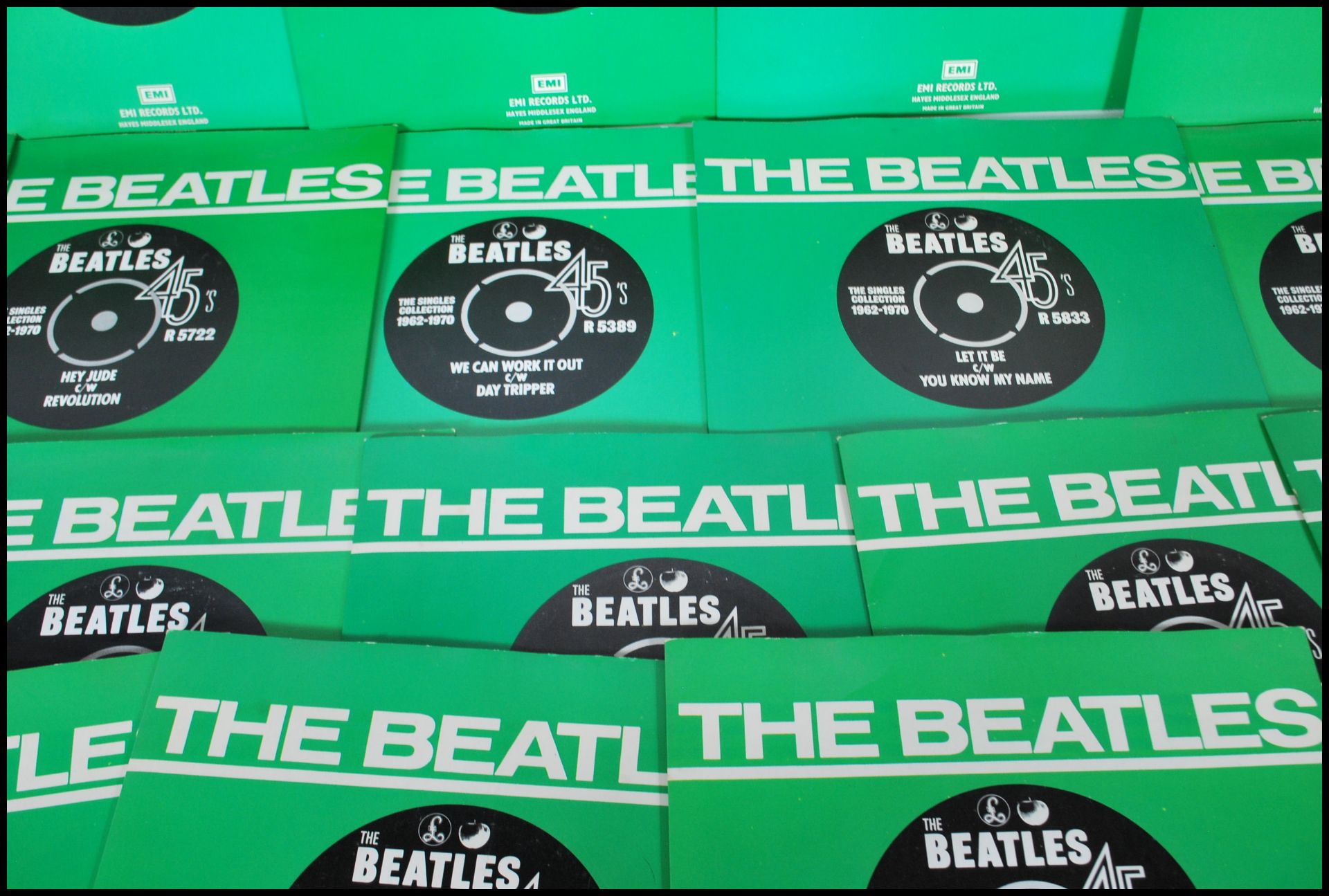 The Beatles Collection - Singles 7 inch 45 RPM 1962-1970 in a cardboard leatherette case with gilt - Bild 6 aus 9