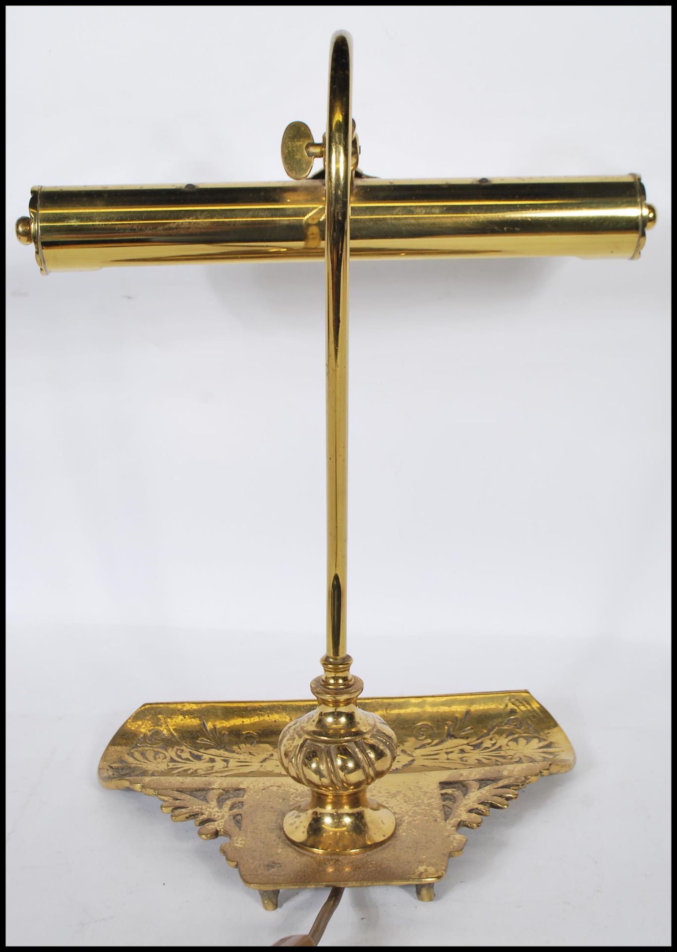 An 20th century brass bankers lamp, having a floral ornamental body and cylindrical shade. - Bild 7 aus 7