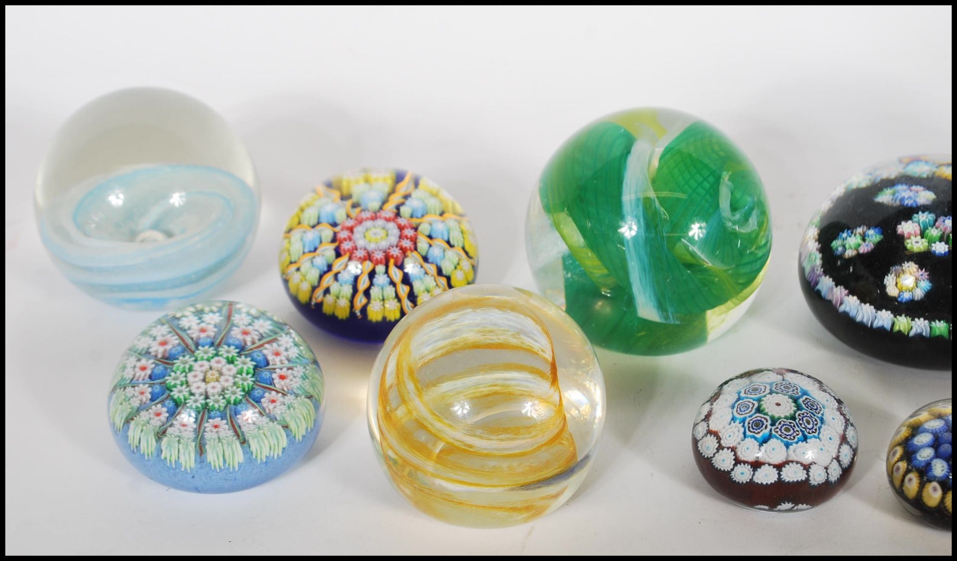 A good collection of retro vintage 20th Century studio art glass paperweights including Caithness, - Bild 2 aus 5