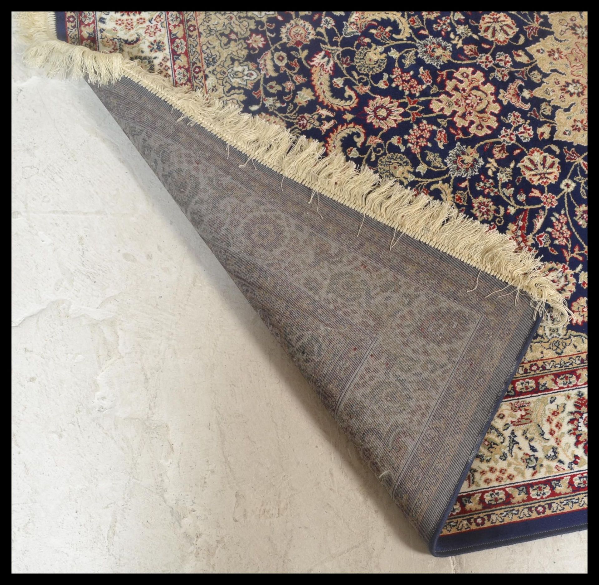 A large Persian floor carpet Keshan rug having a b - Image 3 of 3