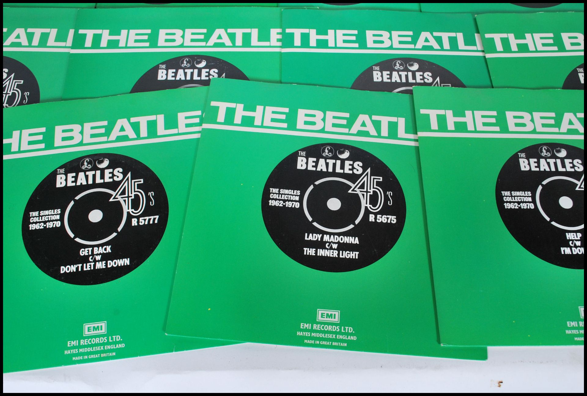 The Beatles Collection - Singles 7 inch 45 RPM 1962-1970 in a cardboard leatherette case with gilt - Bild 7 aus 9