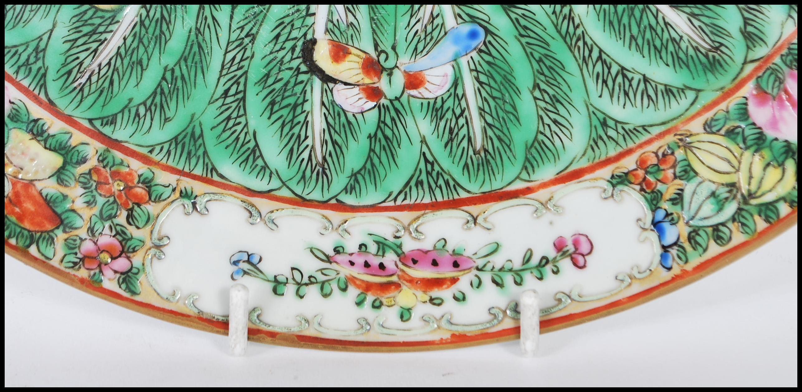 An early 20th Century Chinese export famille verte hand painted centrepiece plate having a floral - Image 3 of 6