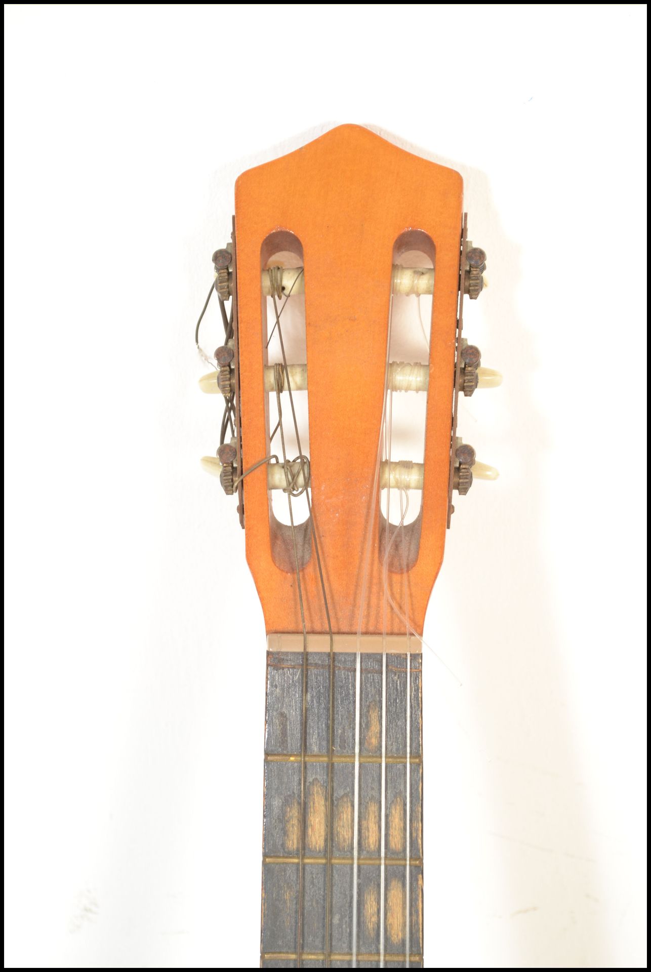 Two 20th Century Spanish classical acoustic guitars by Tantra having hollow bodies with ebonised - Bild 4 aus 7