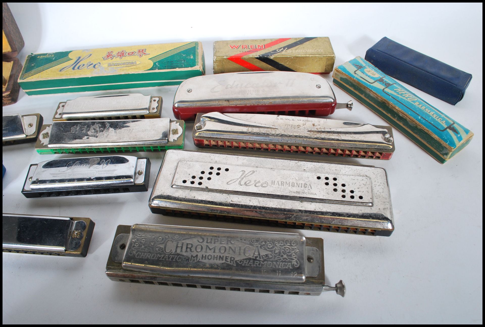 A collection of vintage 20th Century harmonica's t - Bild 4 aus 5