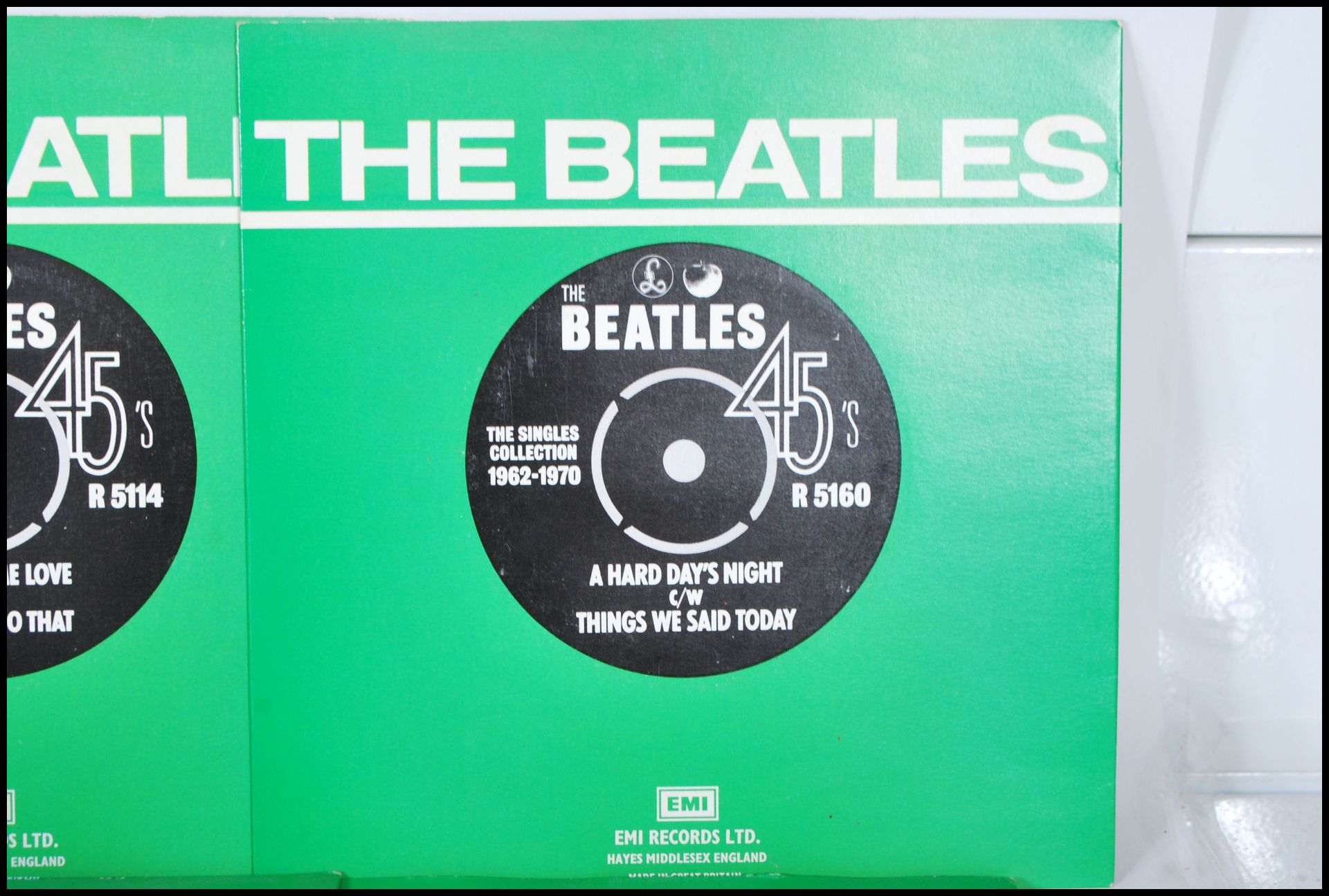 The Beatles Collection - Singles 7 inch 45 RPM 1962-1970 in a cardboard leatherette case with gilt - Bild 4 aus 9