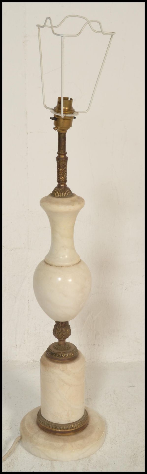 A 20th Century alabaster / marble table lamp of baluster form set to a square base together with a - Bild 3 aus 4