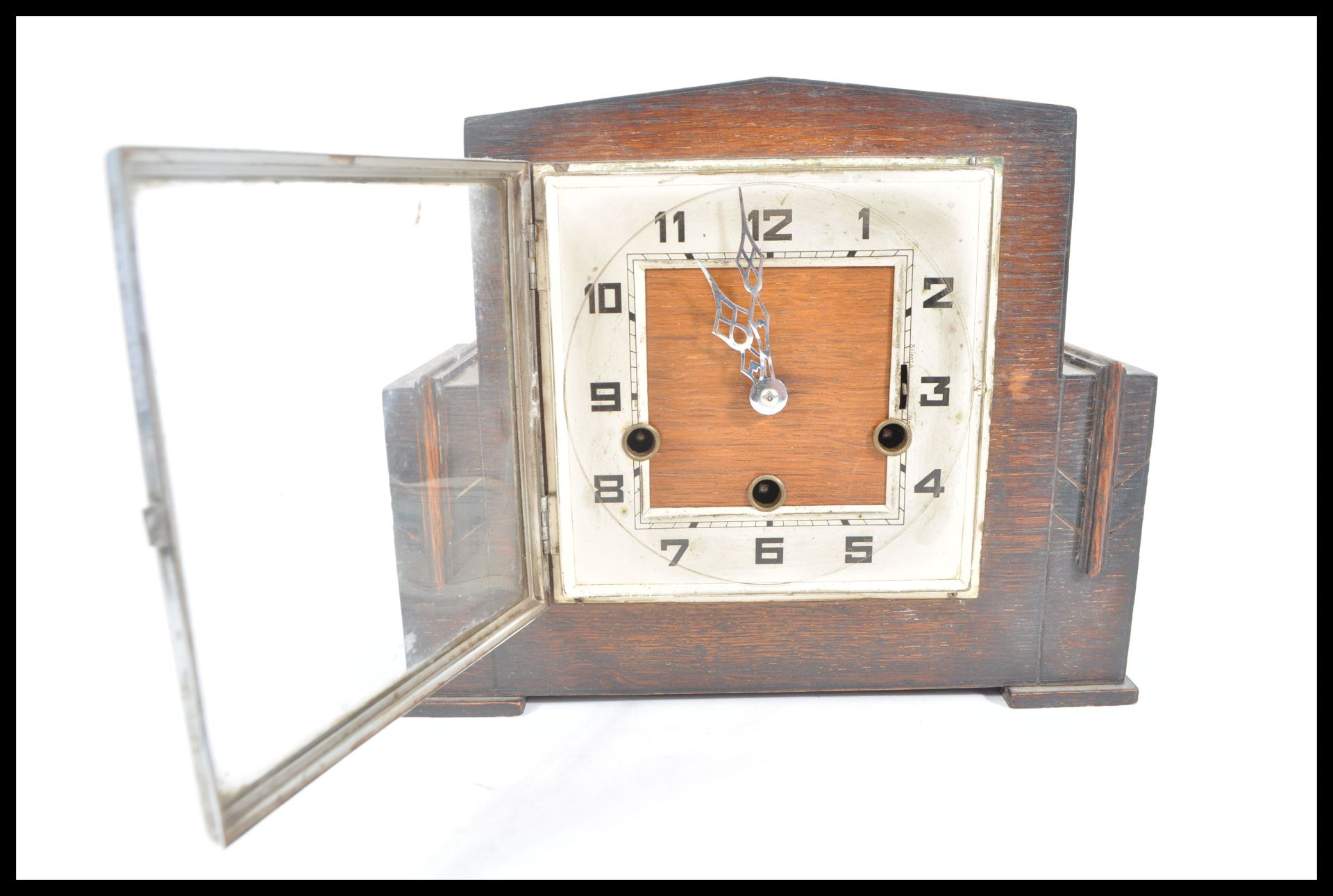 A 20th century Art Deco mantel clock having square - Image 2 of 6