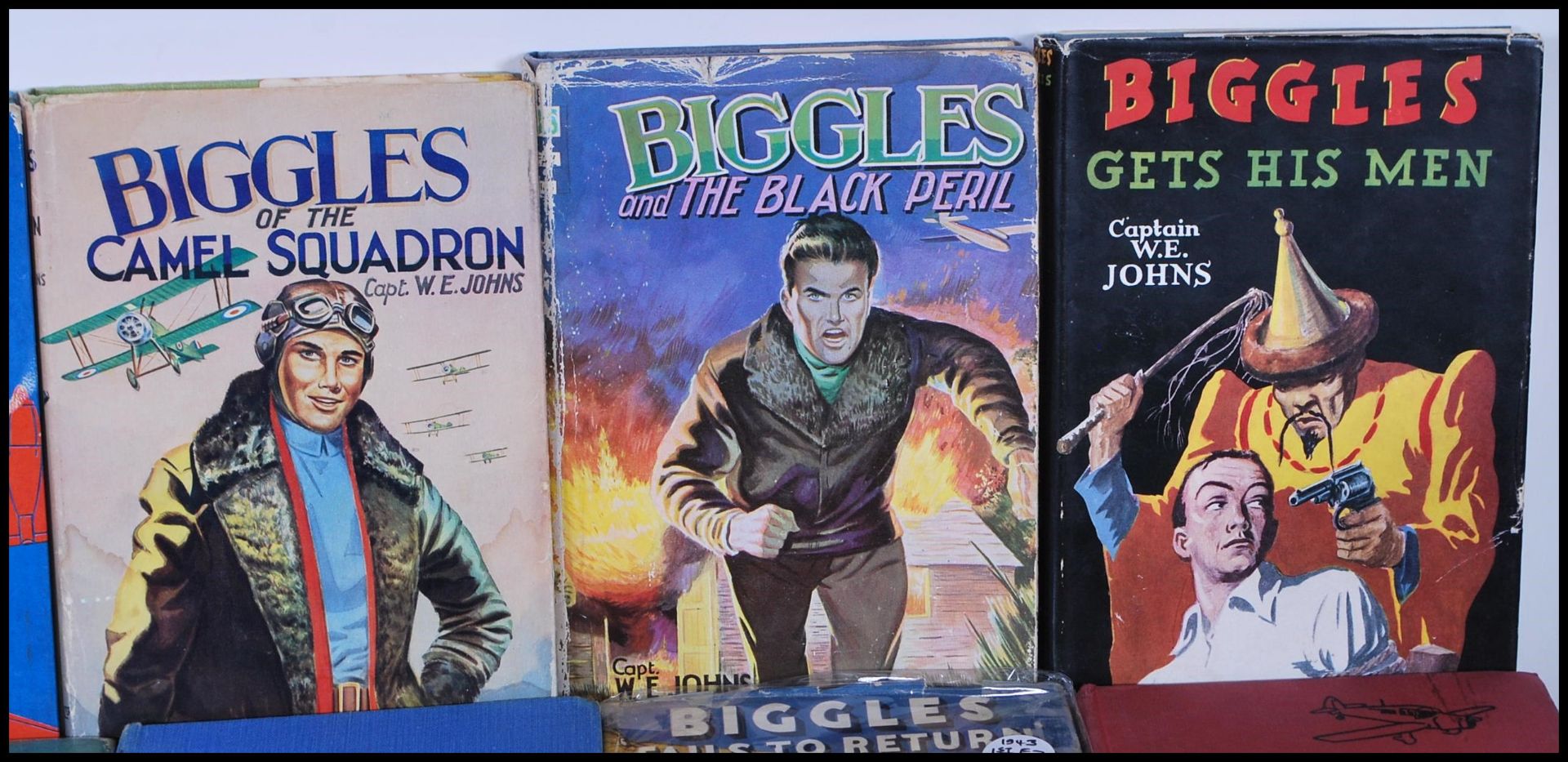 A collection of Captain W.E.Johns hardback books mostly Biggles 1st Editions to include Biggles - Bild 4 aus 17