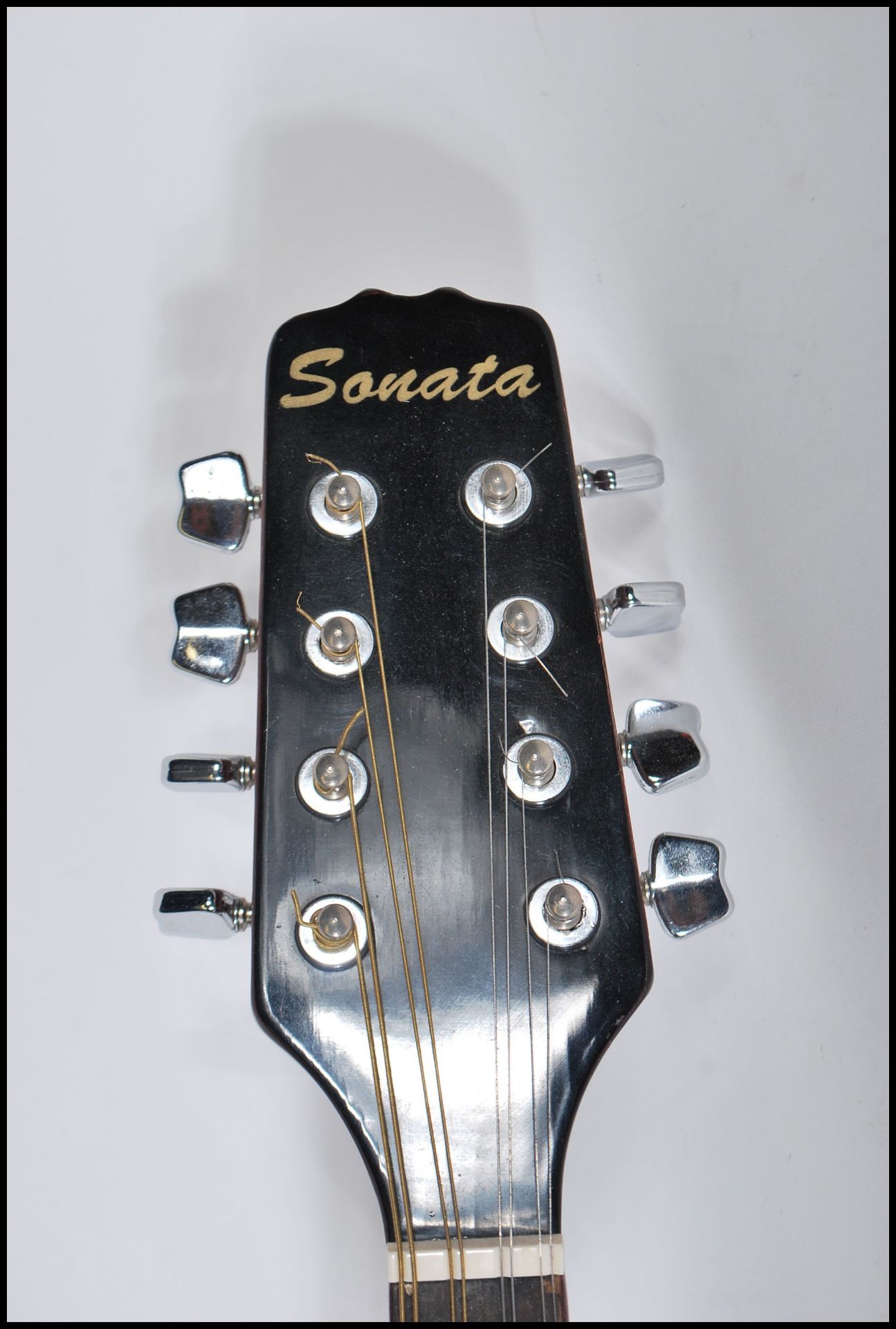 An electric eight string mandolin by Sonata having a shaped dark red body and white borders, with - Bild 2 aus 8
