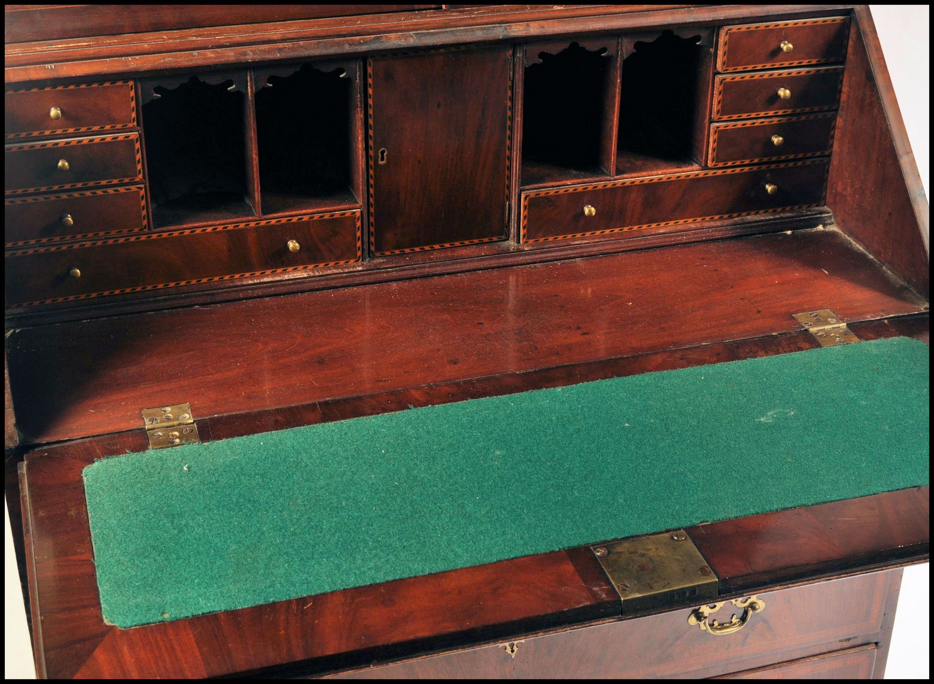 A GEORGE III 18TH CENTURY MAHOGANY INLAID BUREAU B - Image 6 of 8