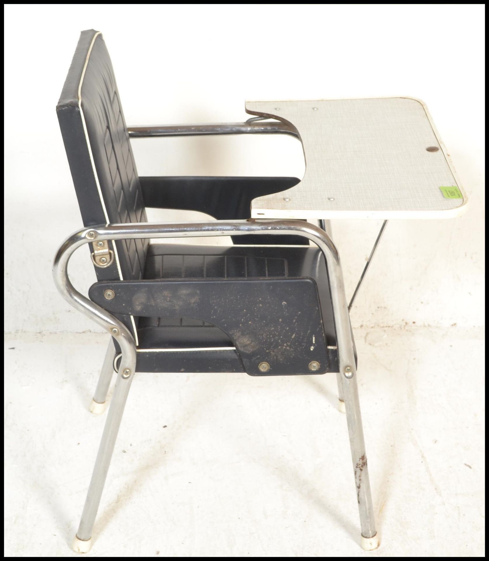 A vintage retro circa 1960's child's high chair, raised on chrome tubular base, vinyl upholstered - Bild 3 aus 6