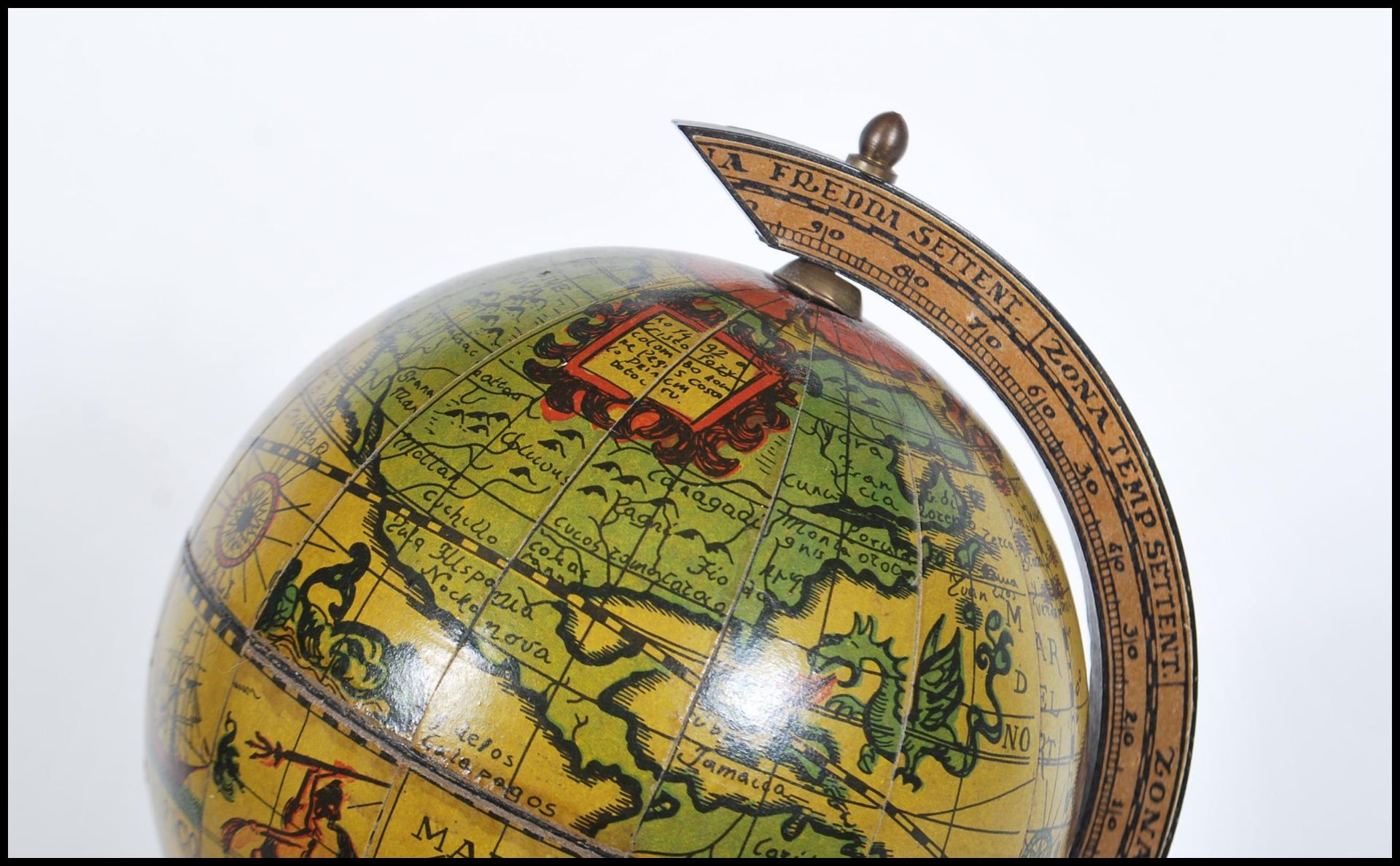 A 20th century desktop Georgian style terrestrial globe in the antique style raised on a stepped - Bild 4 aus 6