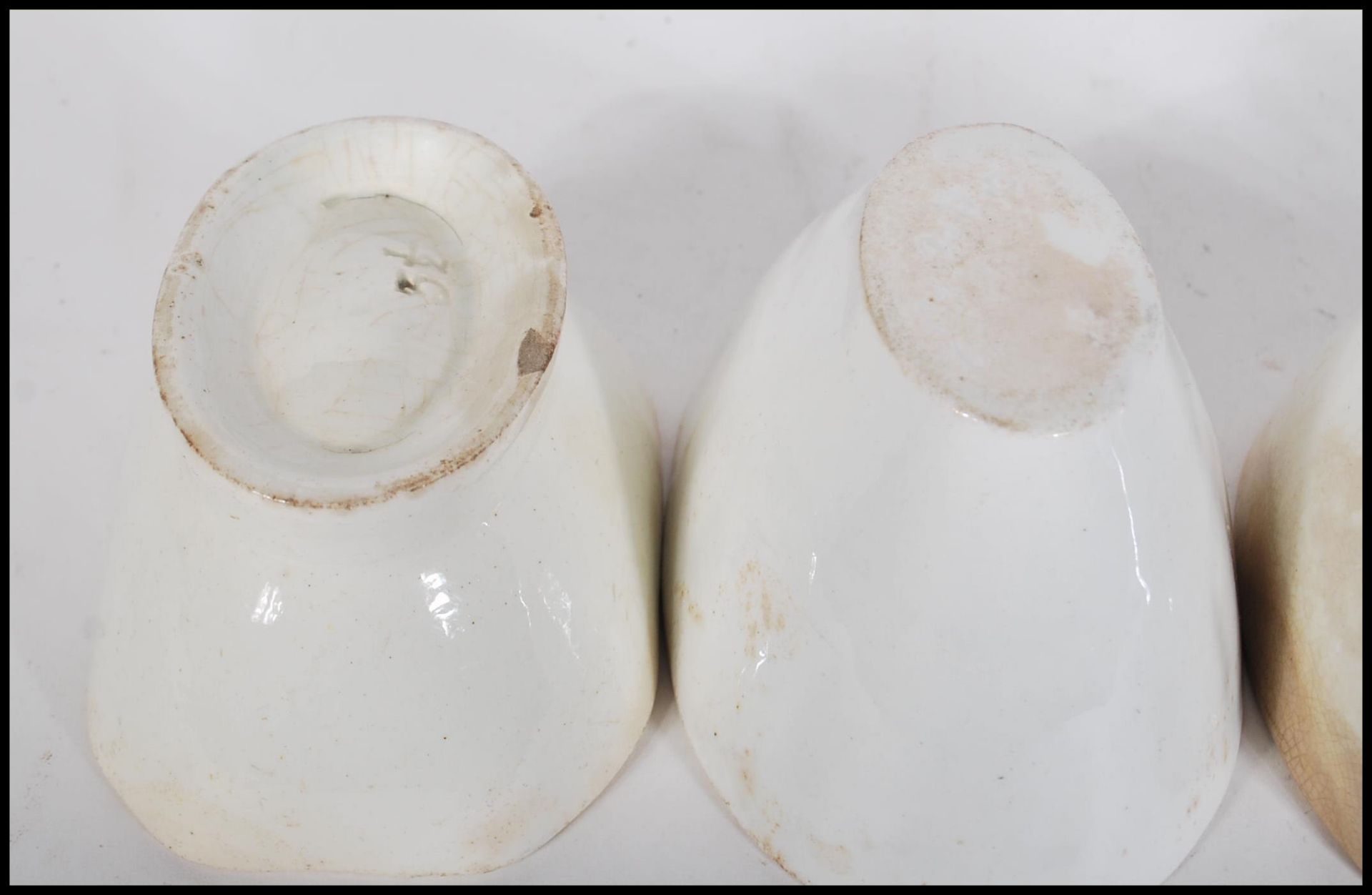 A group of five 19th Century ceramic miniature jelly moulds three having fruit designs to the tops - Bild 9 aus 11