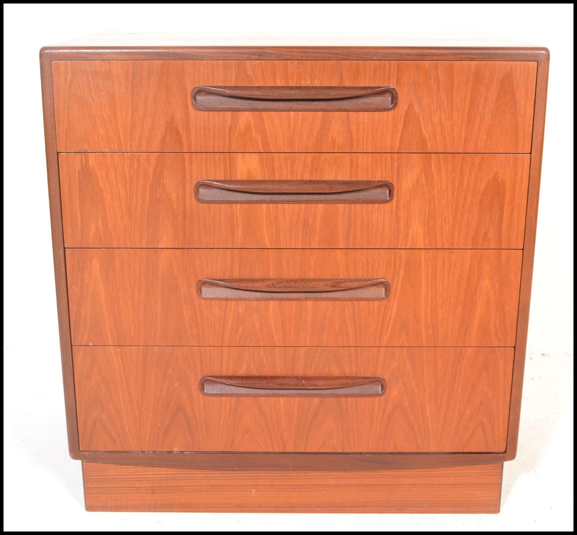 A 1970's G-Plan teak wood Kelso Pattern chest of drawers being raised on an inset plinth with - Bild 4 aus 5