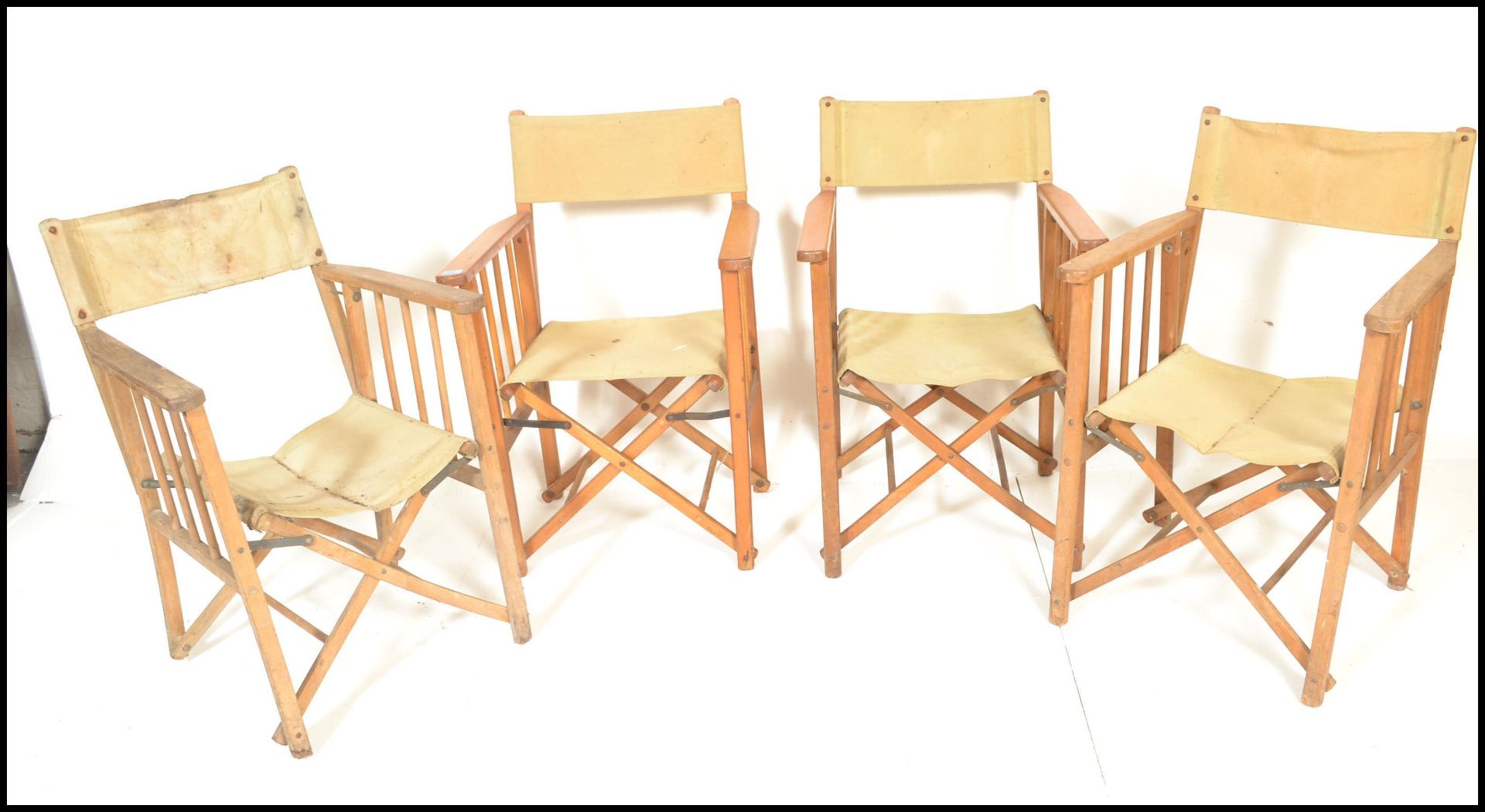 A group of four retro mid 20th Century wooden and canvas upholstered directors / garden chairs, - Bild 7 aus 9