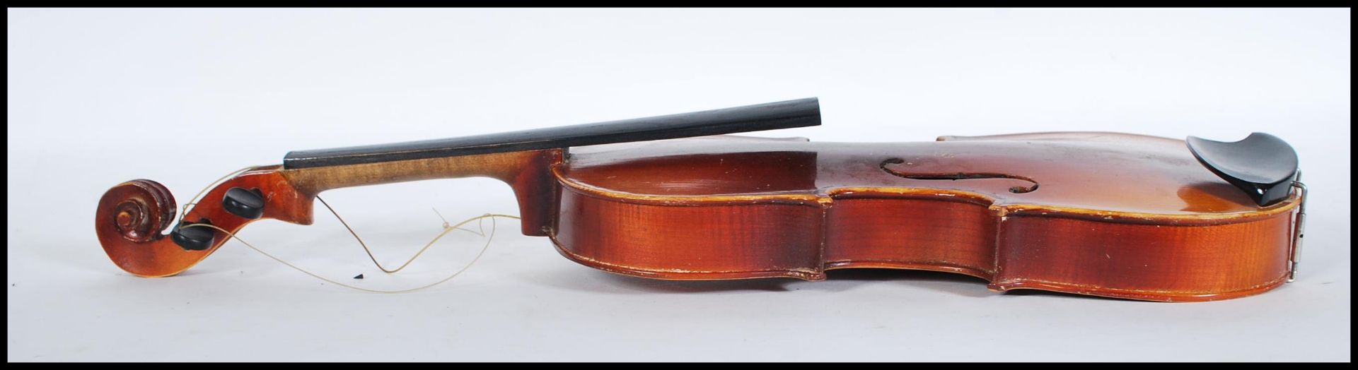 A 20th Century Violin musical instrument having a one piece maple back with spruce front. Ebonised - Bild 8 aus 14