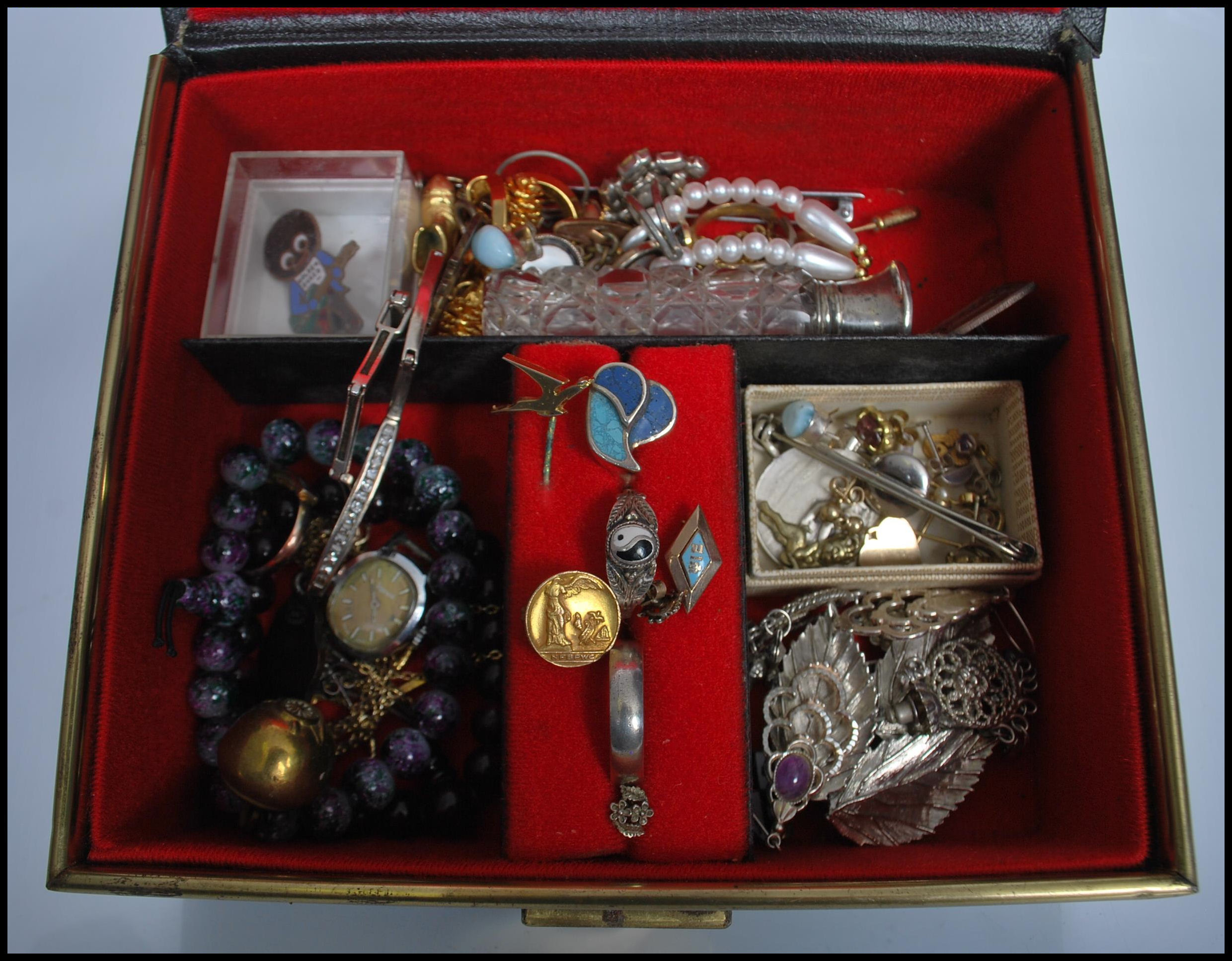 A collection of costume jewellery to include, silver rings, earings, brooches, fob watches,bracelet, - Image 2 of 7