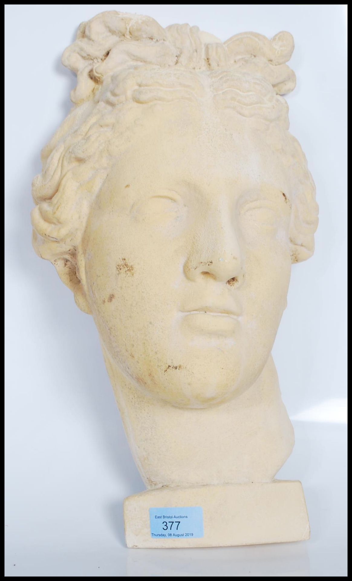 A contemporary 20th Century head wall hanging sculpture of Venus De Milo made from plaster. Measures - Image 2 of 4